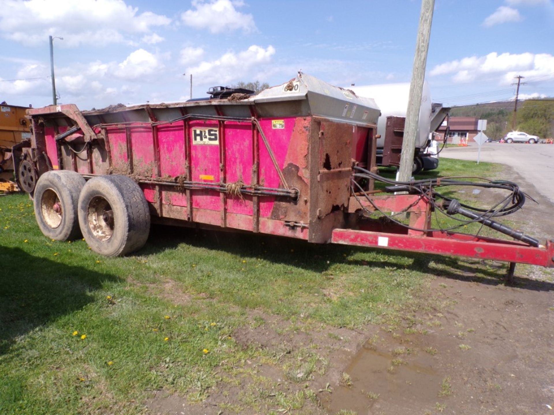 H & S 660 Big Box Spreader w/End Gate, Tandem Axle (4339)