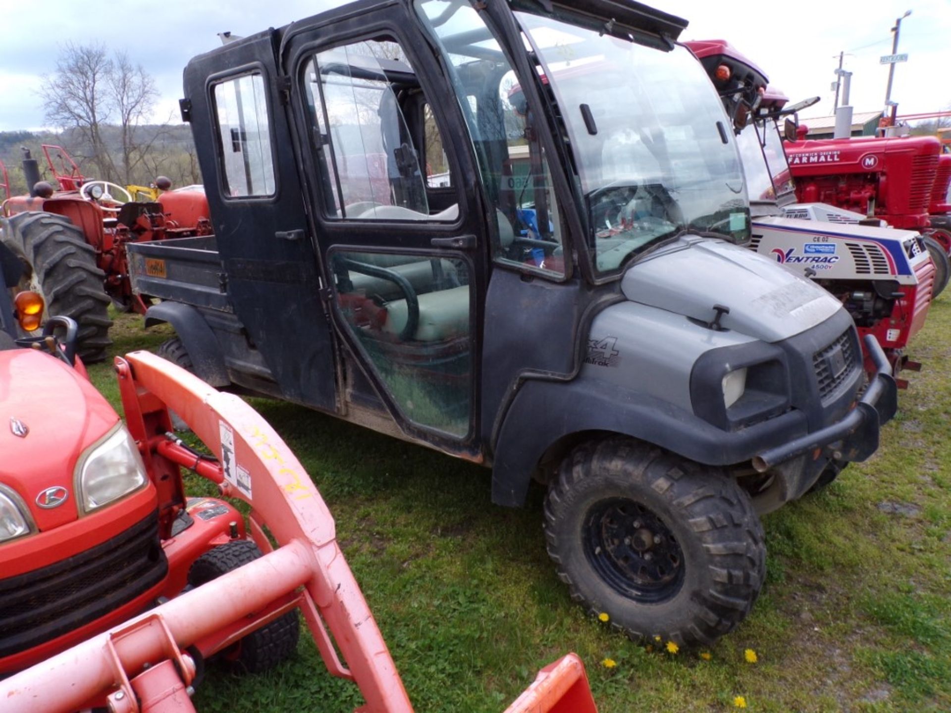 Club Cart XRT1550 4wd UTV, 4-Seater, Kubota Dsl., Cab MISSING DRIVERS DOOR & ROOF, Runs & Works