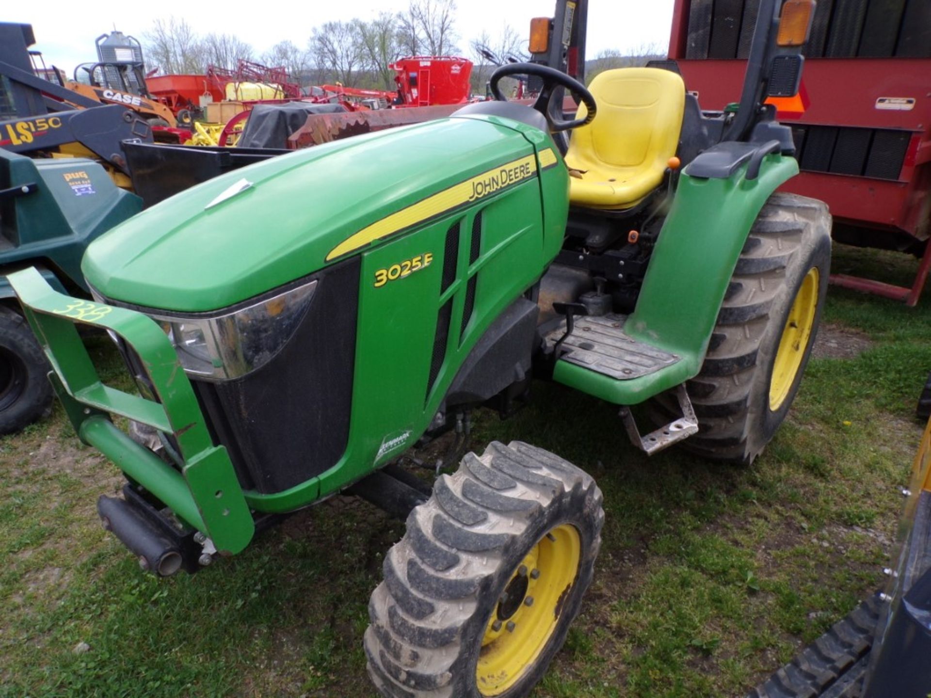 John Deere 3025E, 4 WD Compact, Dsl. Hydro, 3 PT PTO, 4730 Hours, ROPS (5414) - Image 2 of 4