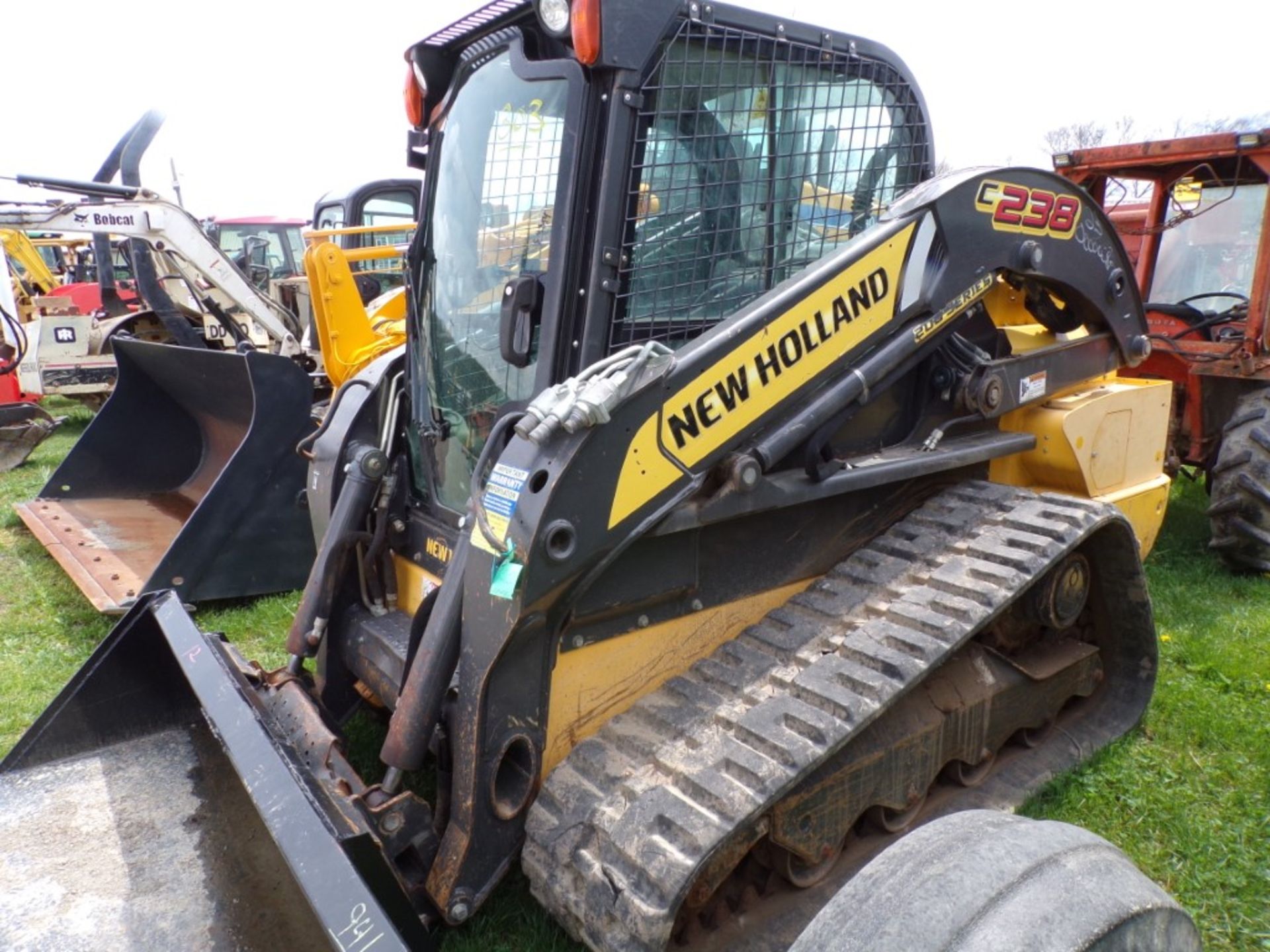 New Holland C238 Tracked Skid Loader, EROPS Cab with AC, Hand Controls, 78'' Bucket, Aux. - Image 3 of 5