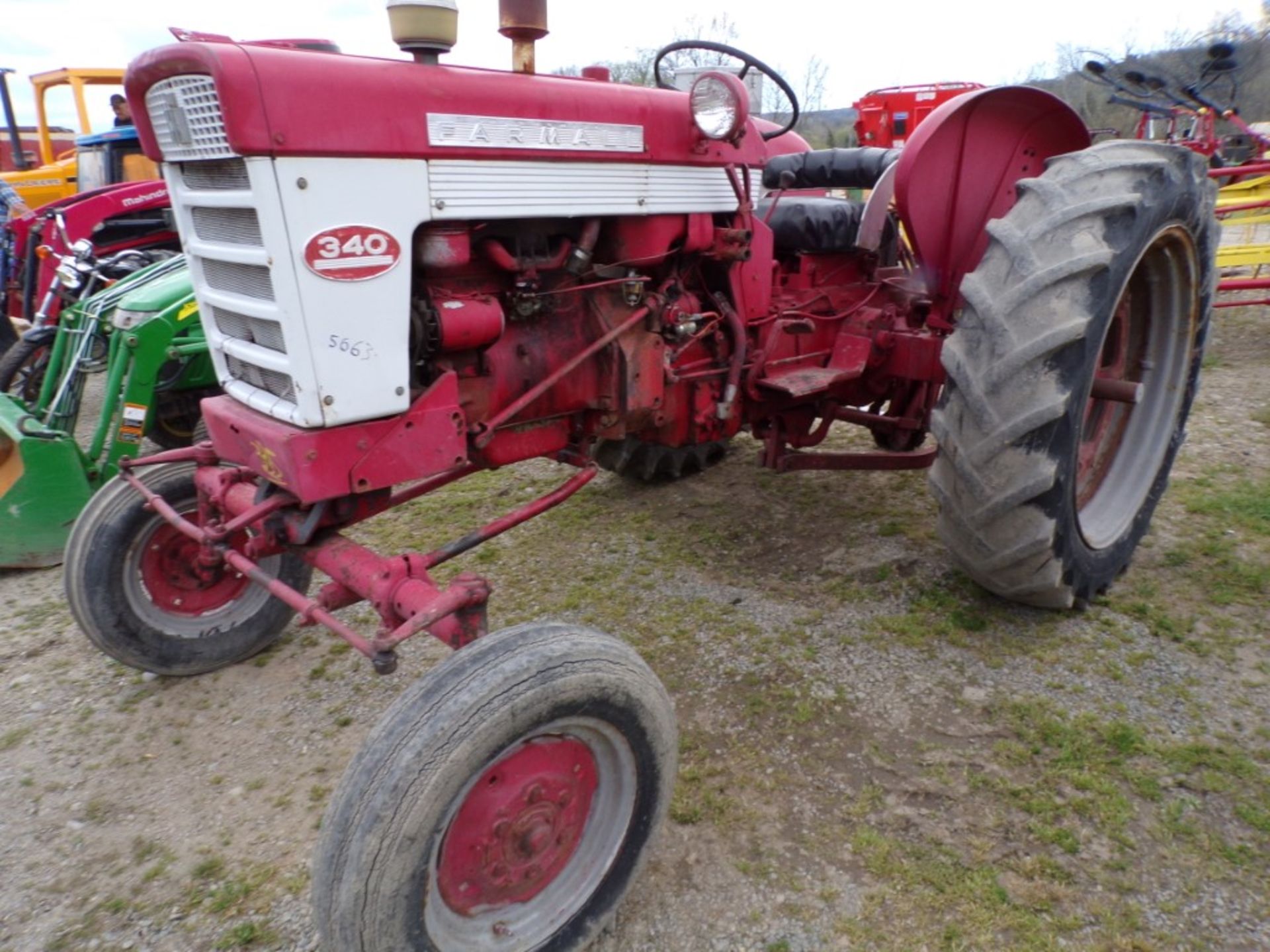 Farmall 340, Wide Front, 1909 Hours s/n 6035 (5663) - Image 2 of 4
