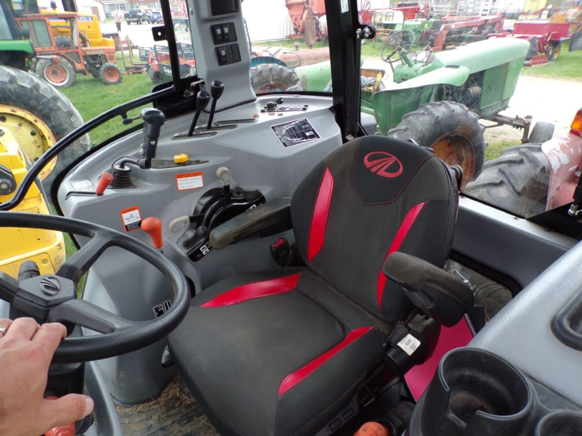 Mahindra 6075-PST 4 WD Tractor with 6075 CL Loader, Shuttle Trans., Skid Steer Bucket Coupler, - Image 7 of 8