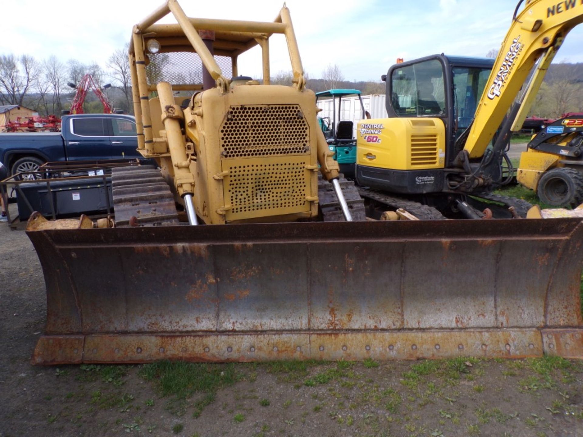 Cat D6-C Dozer with Angle Blade, Excellent U/C, Transmission Rebuilt Not Long Ago, Runs and Drives - Image 2 of 7