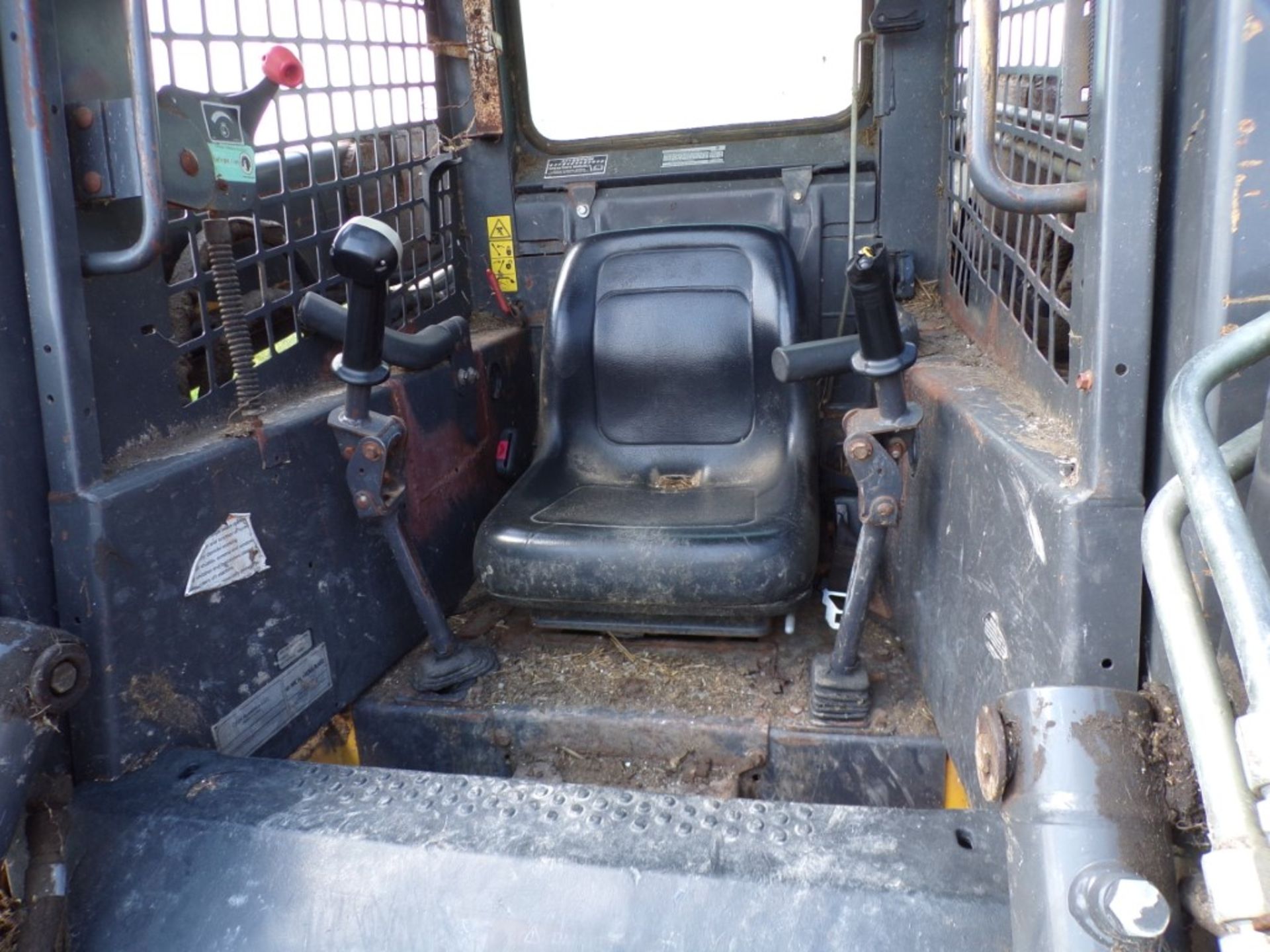 New Holland L190 Skid Steer Loader, Runs, Won't Move, Boom Has Been Welded, 6178 Hours, No Bucket - Image 3 of 3