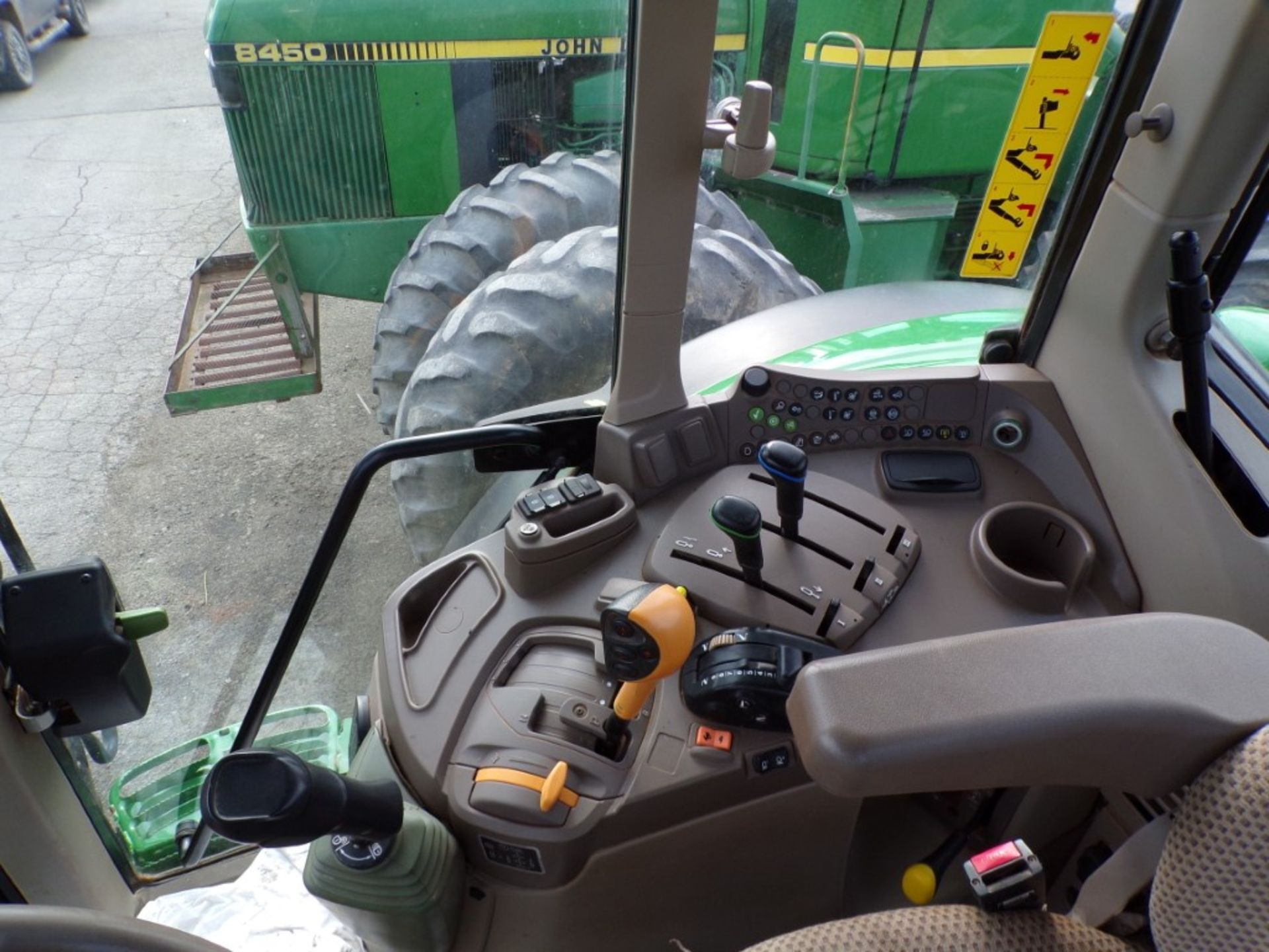 2021 John Deere 6195M, 4 WD Tractor, Power Shift Tans w/Screen, Rear Hyd. Remotes, Air Brake Hookup, - Image 7 of 8
