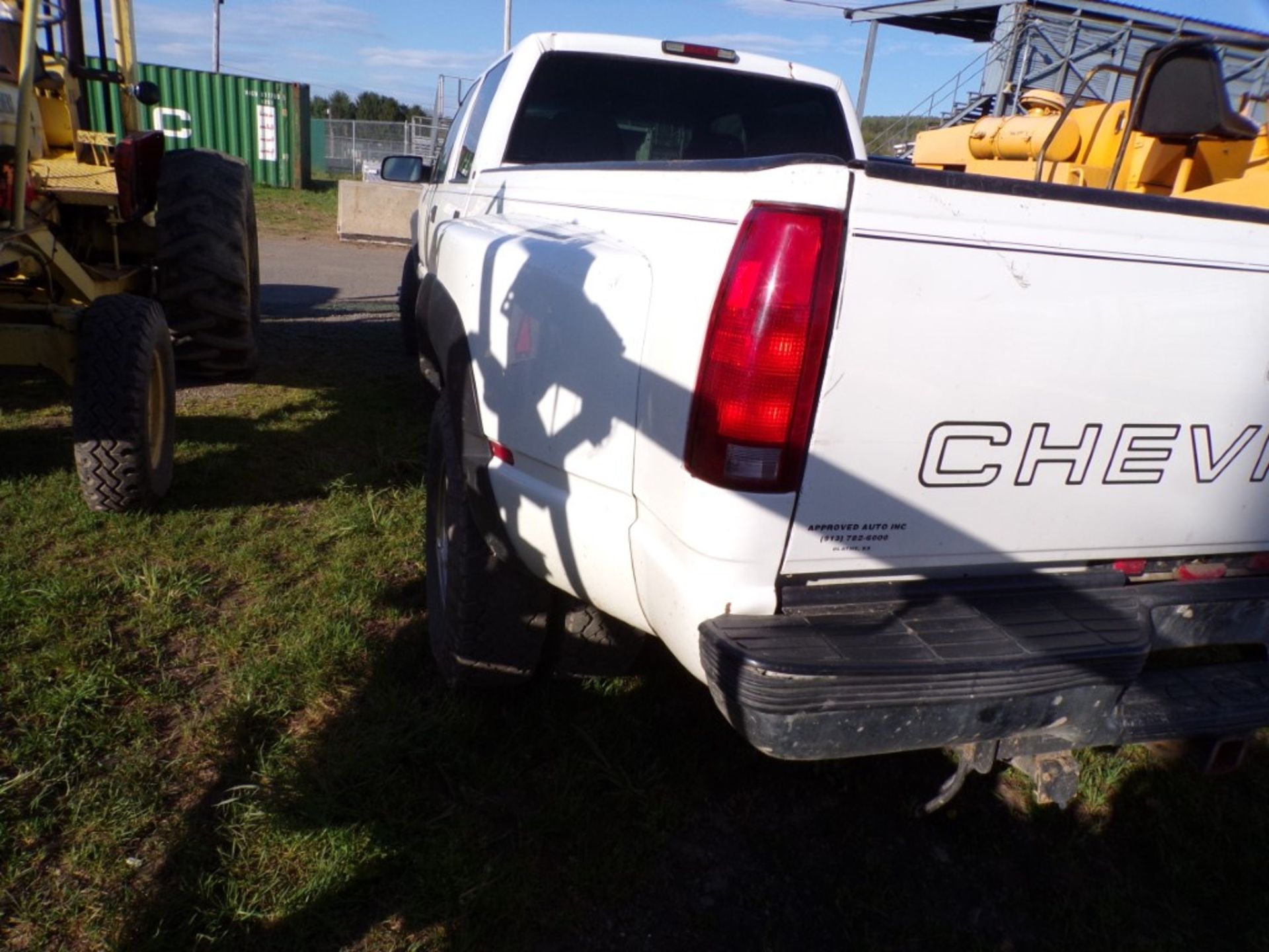 2000 Chevrolet 3500 Dually Crew Cab with 8' Box, Gas 5.7 V8, Auto, 4 WD, Has Rails for Hitch System, - Image 3 of 6