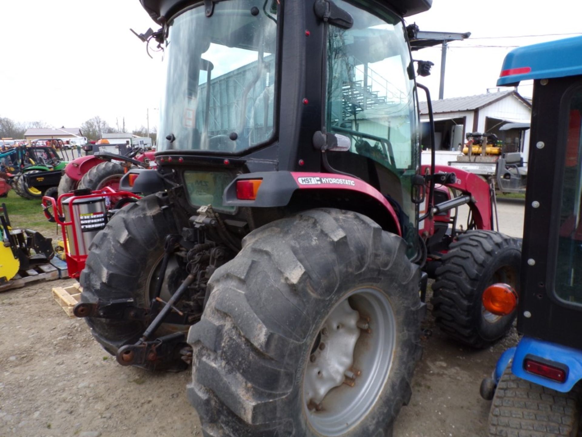 Mahindra 3550P 4 WD Tractor w/3550 CL Loader, Full Cab, 1551 Hours, Single Rear Hydraulics, 3 PT - Image 3 of 6