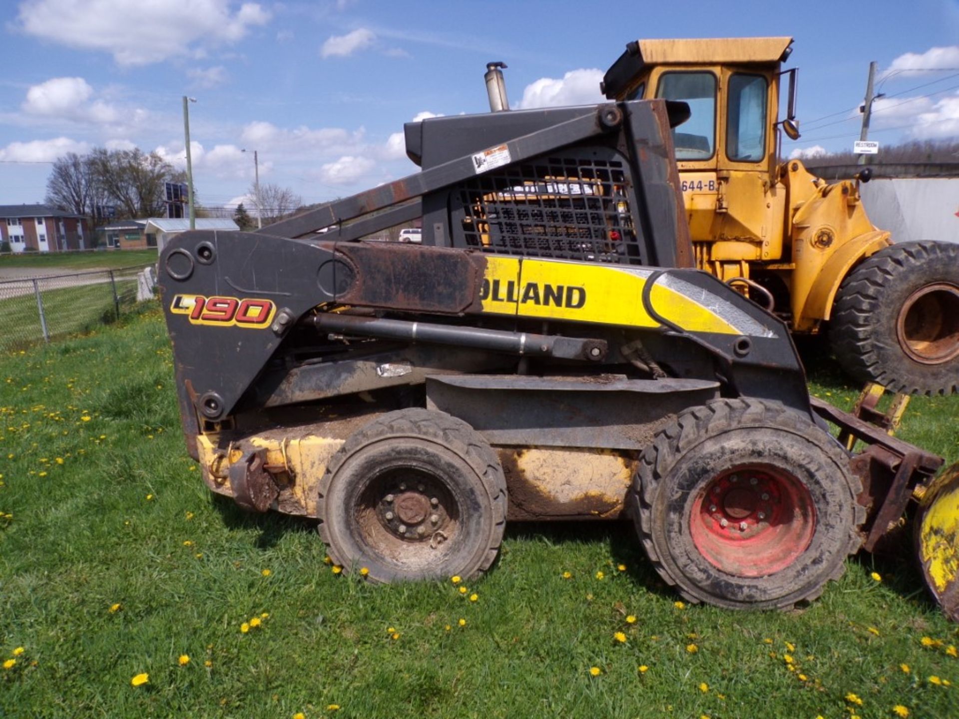 New Holland L190 Skid Steer Loader, Runs, Won't Move, Boom Has Been Welded, 6178 Hours, No Bucket