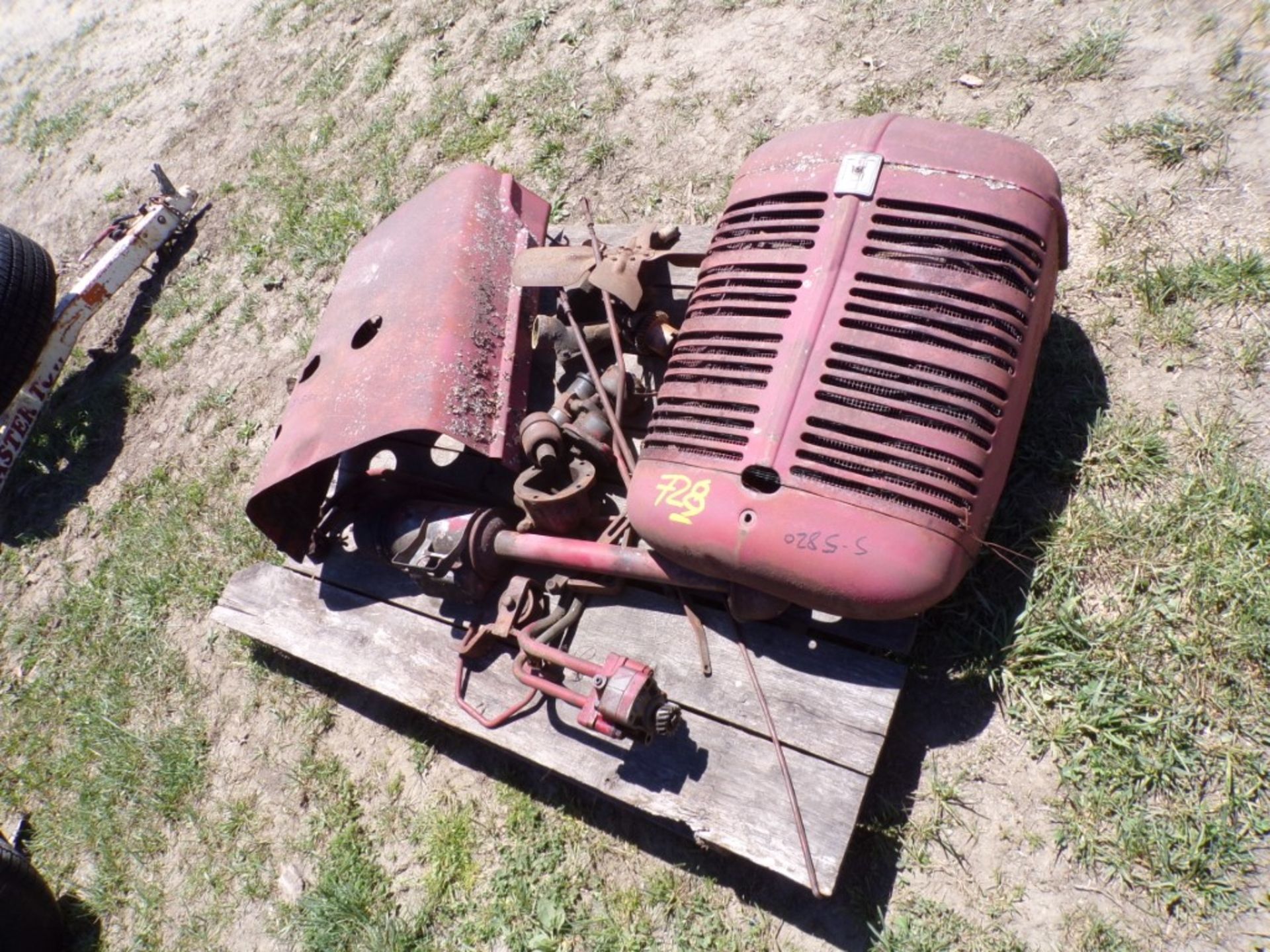 IH 504 Parts Tractor w/Tin, Good Front And Rear End, Lots Of Parts (5447) - Image 2 of 2