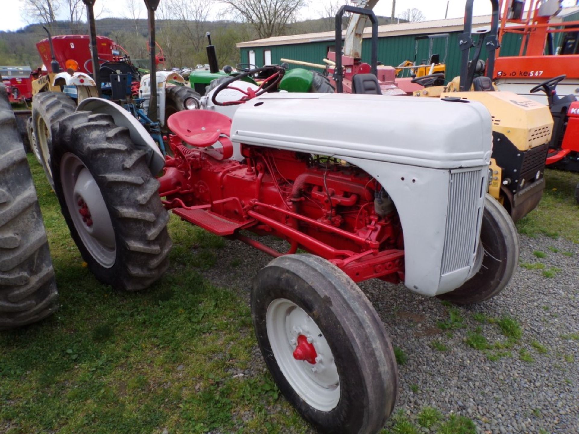 Ford 8N, 2 WD, 3 PT, PTO, 1459 Hrs., Restored, Nice Rubber and Tin (5125) - Image 3 of 4