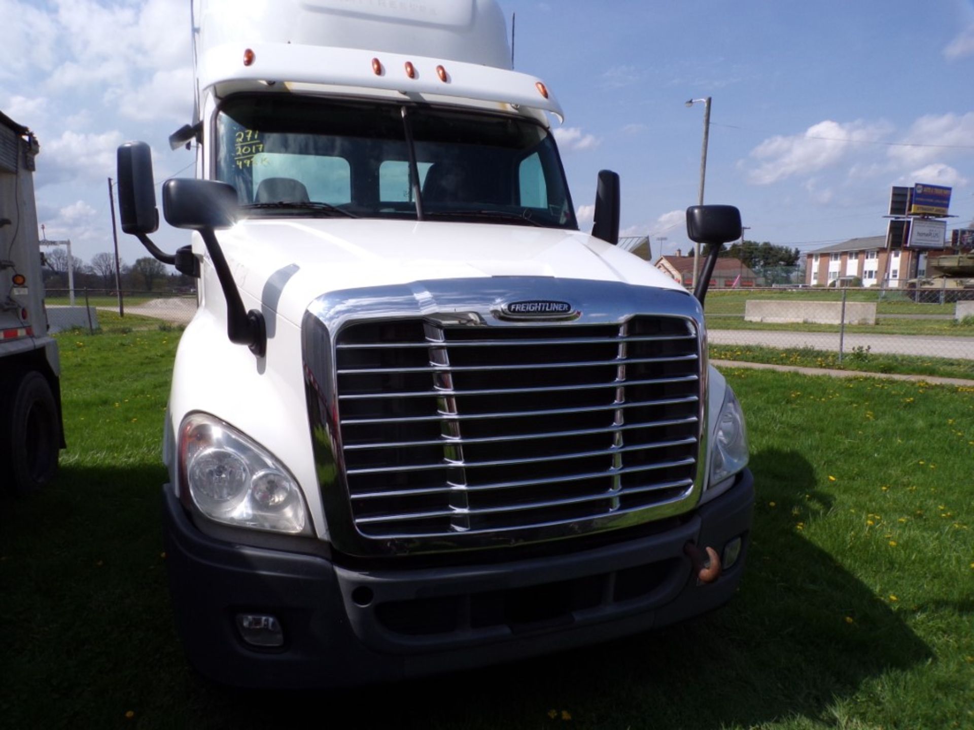 2017 Freightliner Cascadia Tandem Axle Day Cab Truck Tractor, Detroit dd15 Engine, 10 Spd. Manual - Image 7 of 8