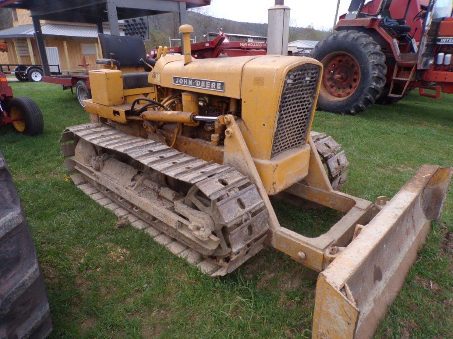 John Deere 1010 Crawler Dozer, Shows 430 Hrs, Runs and Moves (5254) - Image 2 of 4