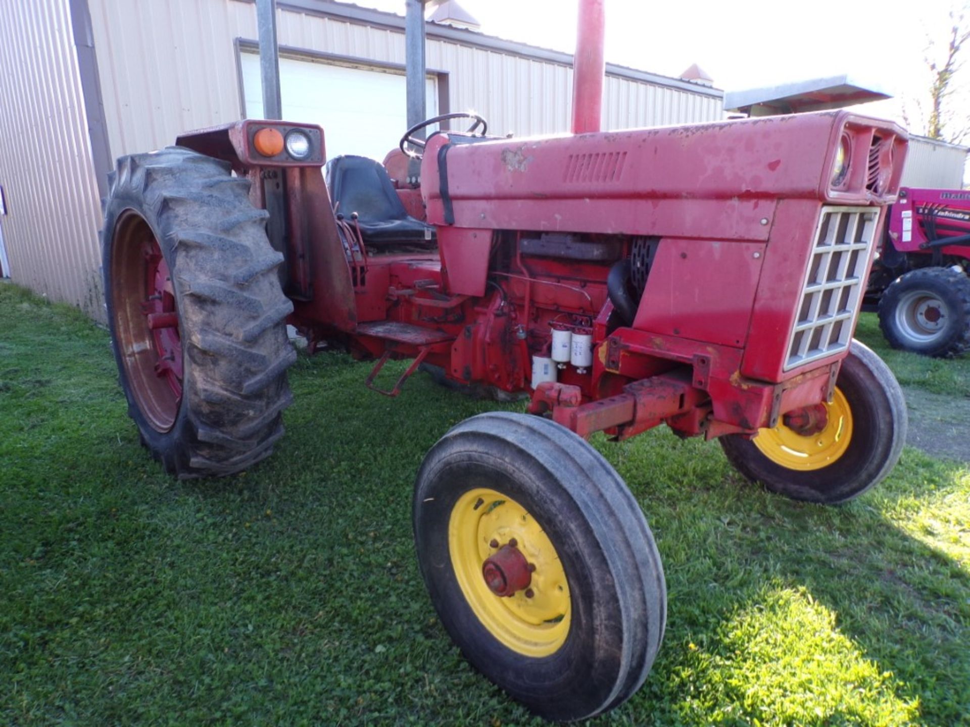 64' International 784 Row Crop with Canopy, 65 HP, 2 WD, Wheel Weights, Dual PTO, Dual Hydraulics, - Image 4 of 4