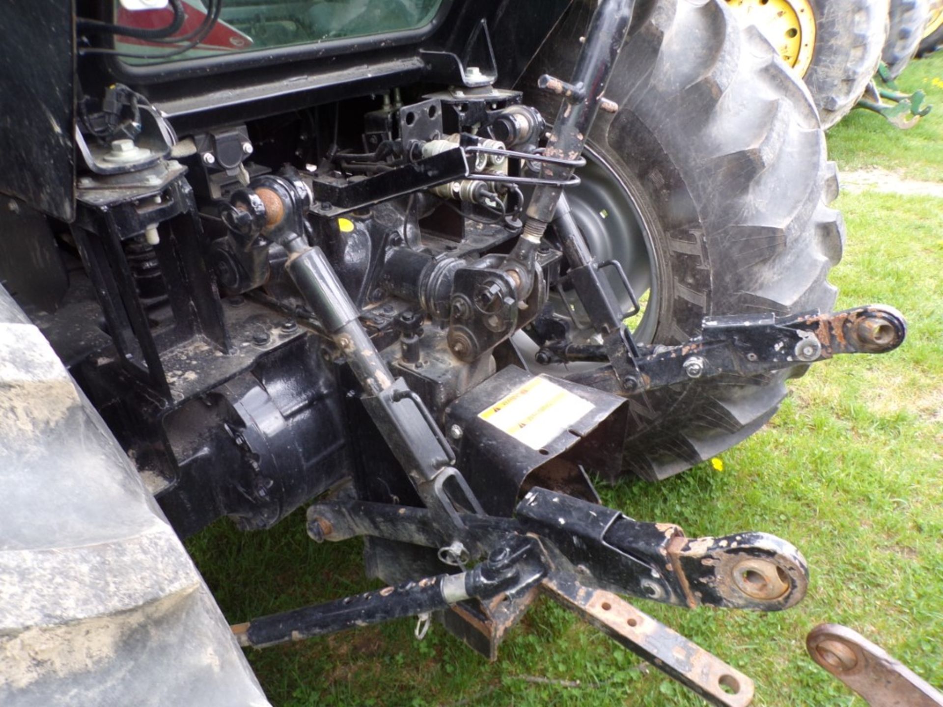 Mahindra 6075-PST 4 WD Tractor with 6075 CL Loader, Shuttle Trans., Skid Steer Bucket Coupler, - Image 2 of 8