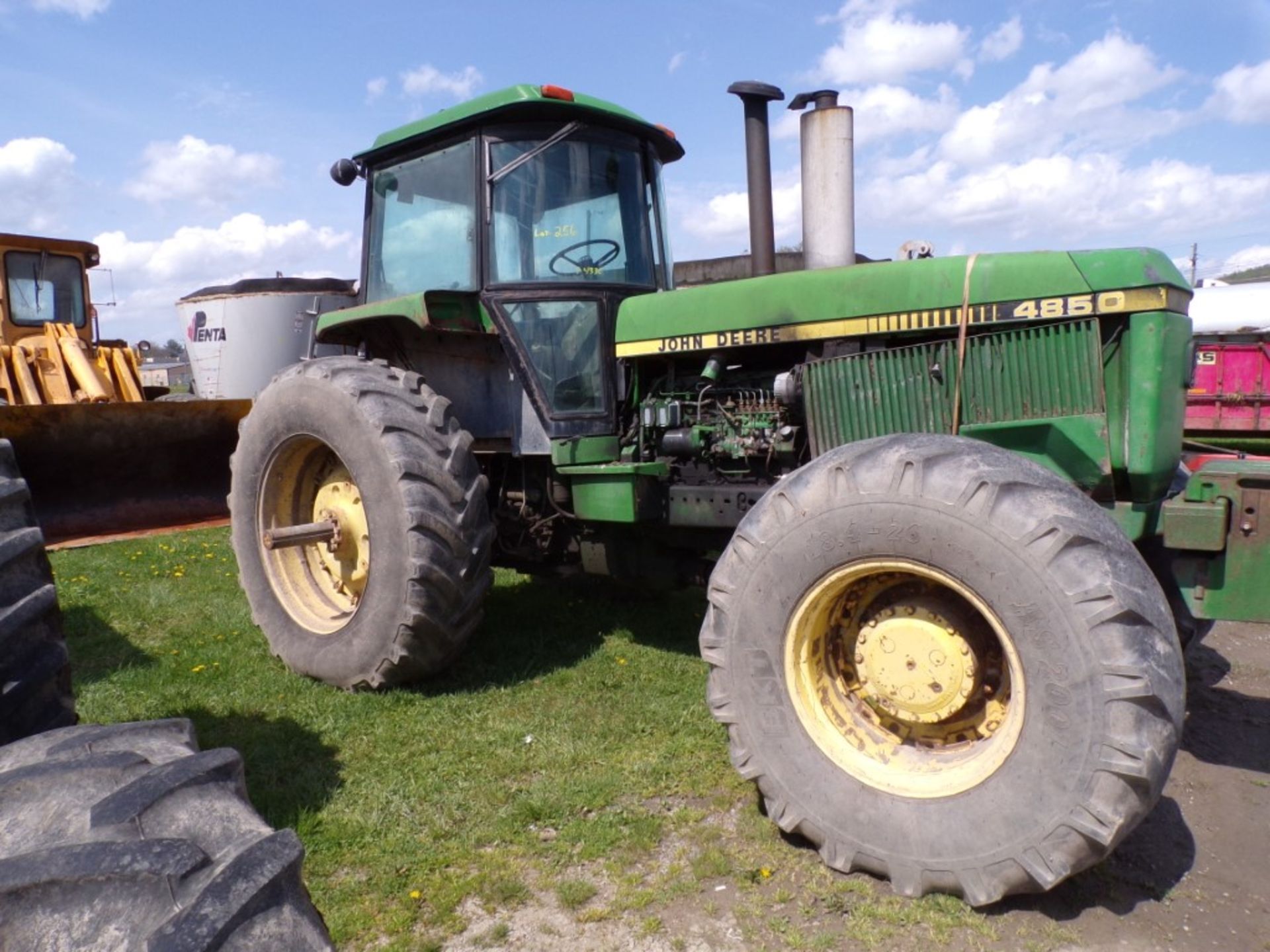 John Deere 4850 4 WD Tractor, 3 PTH, 1000 RPM, PTO, 3 Rear Hyd. Remotes, 15 Spd. Powershift,