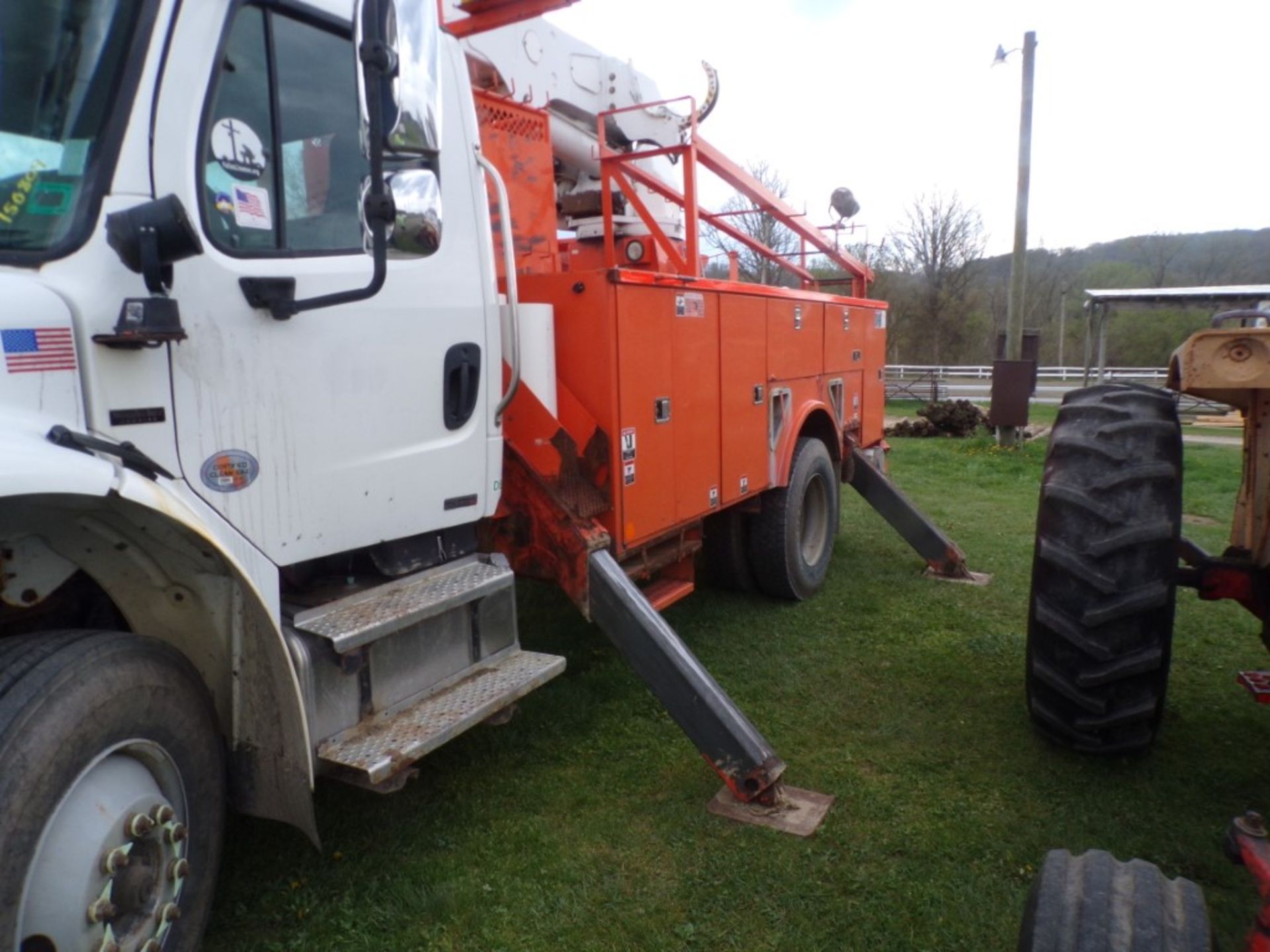 2009 Freightliner Business Class M2 Bucket Truck, Altec 55' Boom, Reading Body, Mercedes Diesel, - Image 4 of 9