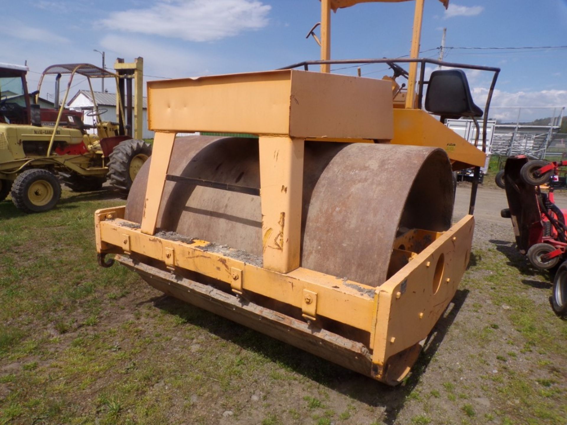 Dynapac CA25A Dirt Roller, 84'' Drum, Detroit Dsl. Eng., Runs & Works (4432) - Image 4 of 4
