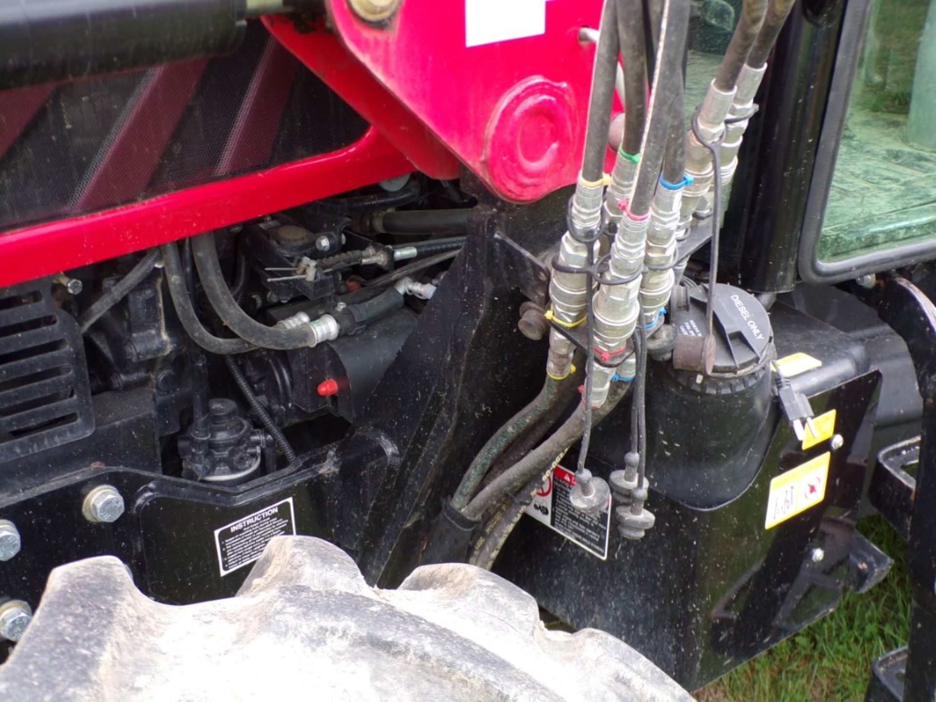 Mahindra 6075-PST 4 WD Tractor with 6075 CL Loader, Shuttle Trans., Skid Steer Bucket Coupler, - Image 3 of 8