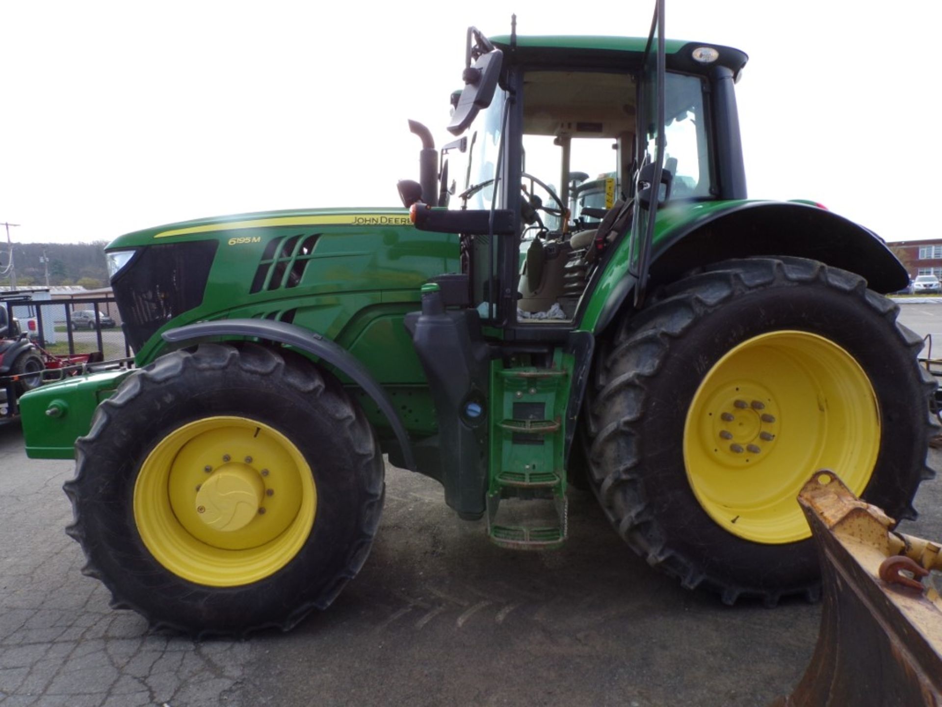 2021 John Deere 6195M, 4 WD Tractor, Power Shift Tans w/Screen, Rear Hyd. Remotes, Air Brake Hookup, - Image 4 of 8