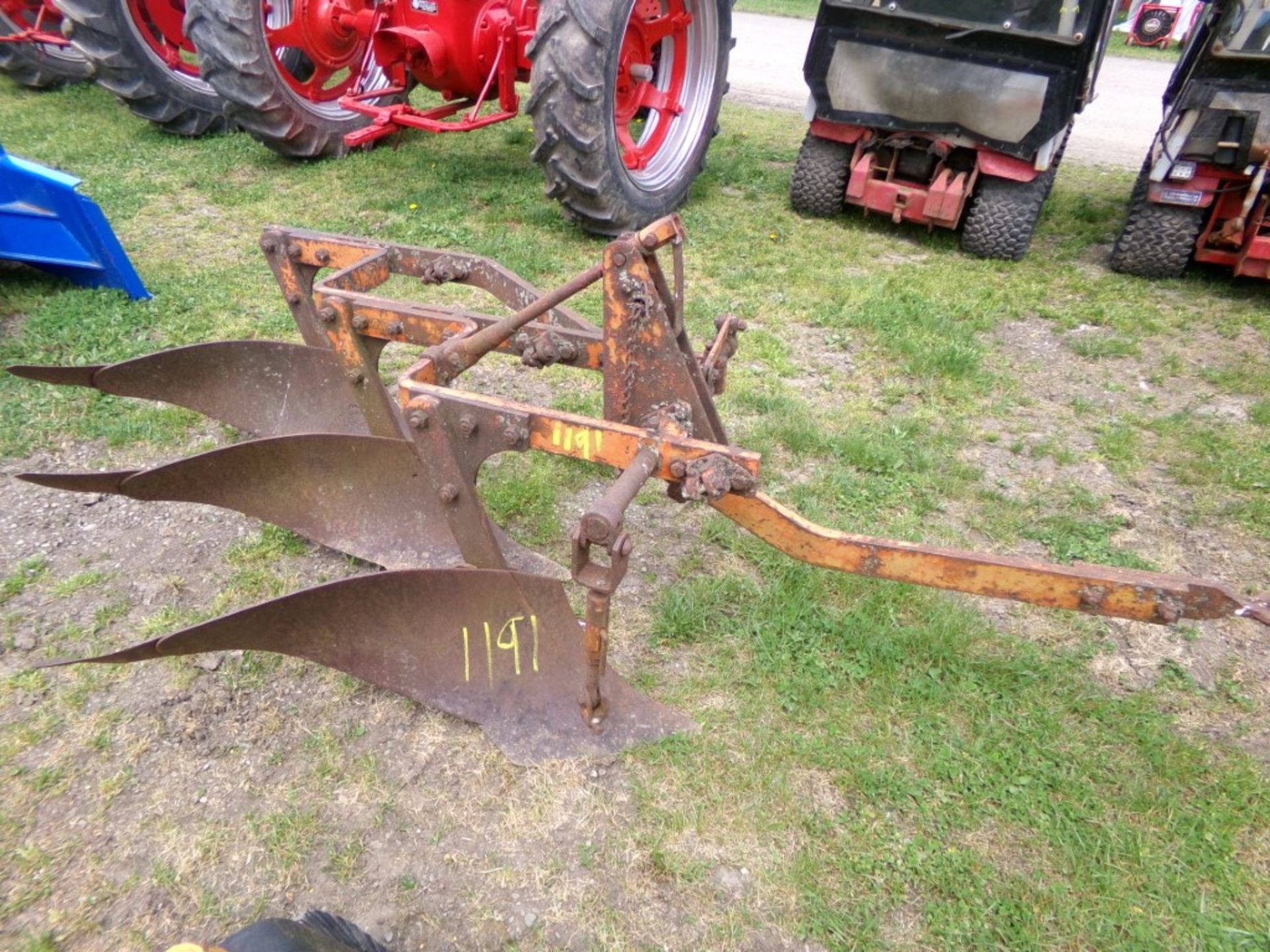 Allis Chalmers 3-Bottom Plow (5607)