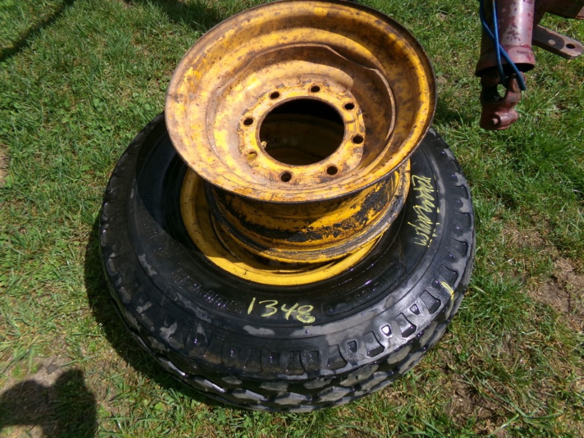 Tire & Yellow Rim (1348)