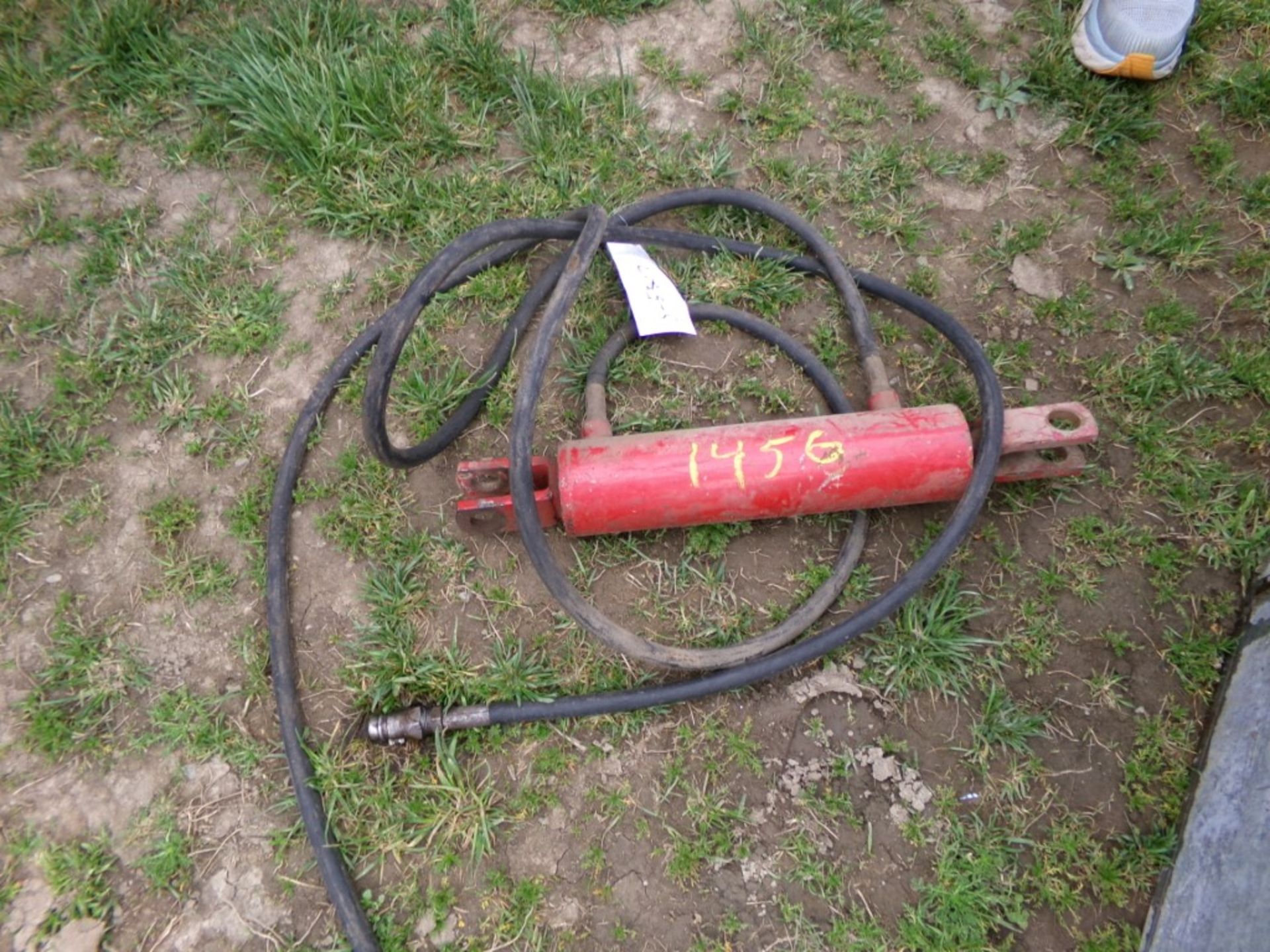 Red Hydraulic Cylinder (5307)
