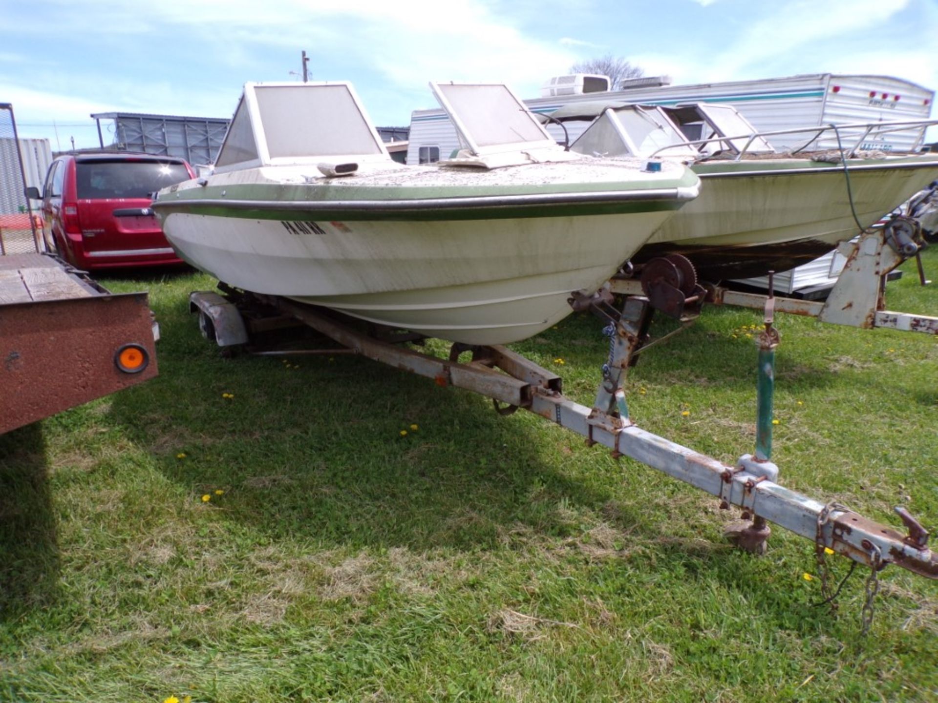 Glastron Closed Bow Fiberglass Boat on Tandem Axle Trailer, 302 Evinrude In Board V-8 (6024) - Image 2 of 4