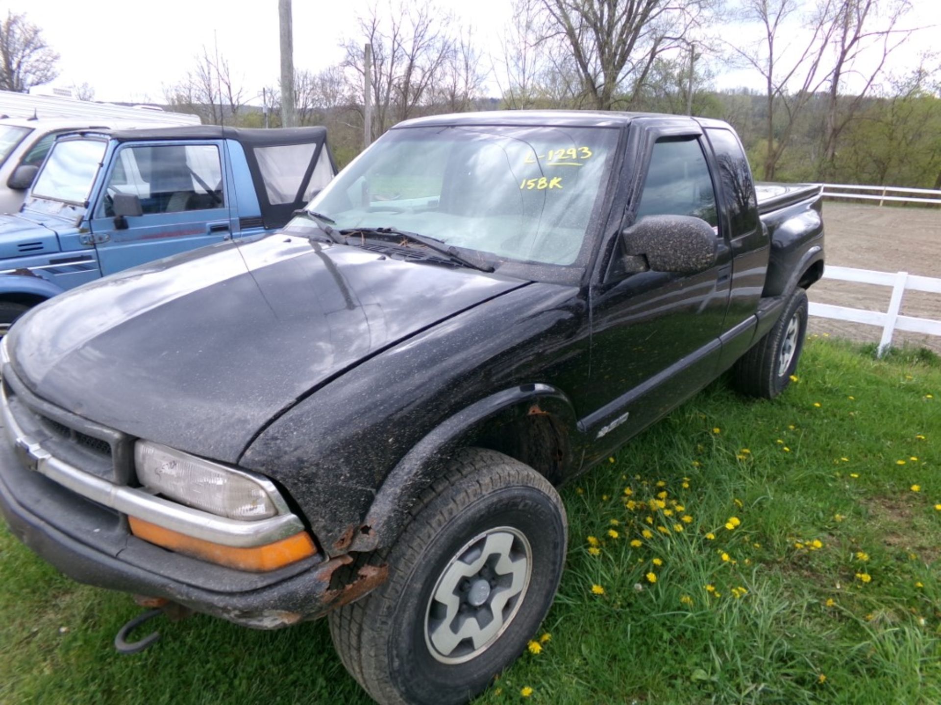 2001 Chevrolet S10 Ext. Cab Flareside, Black, 5 Spd, Manual, 4 WD with Extra Parts in the Bed,