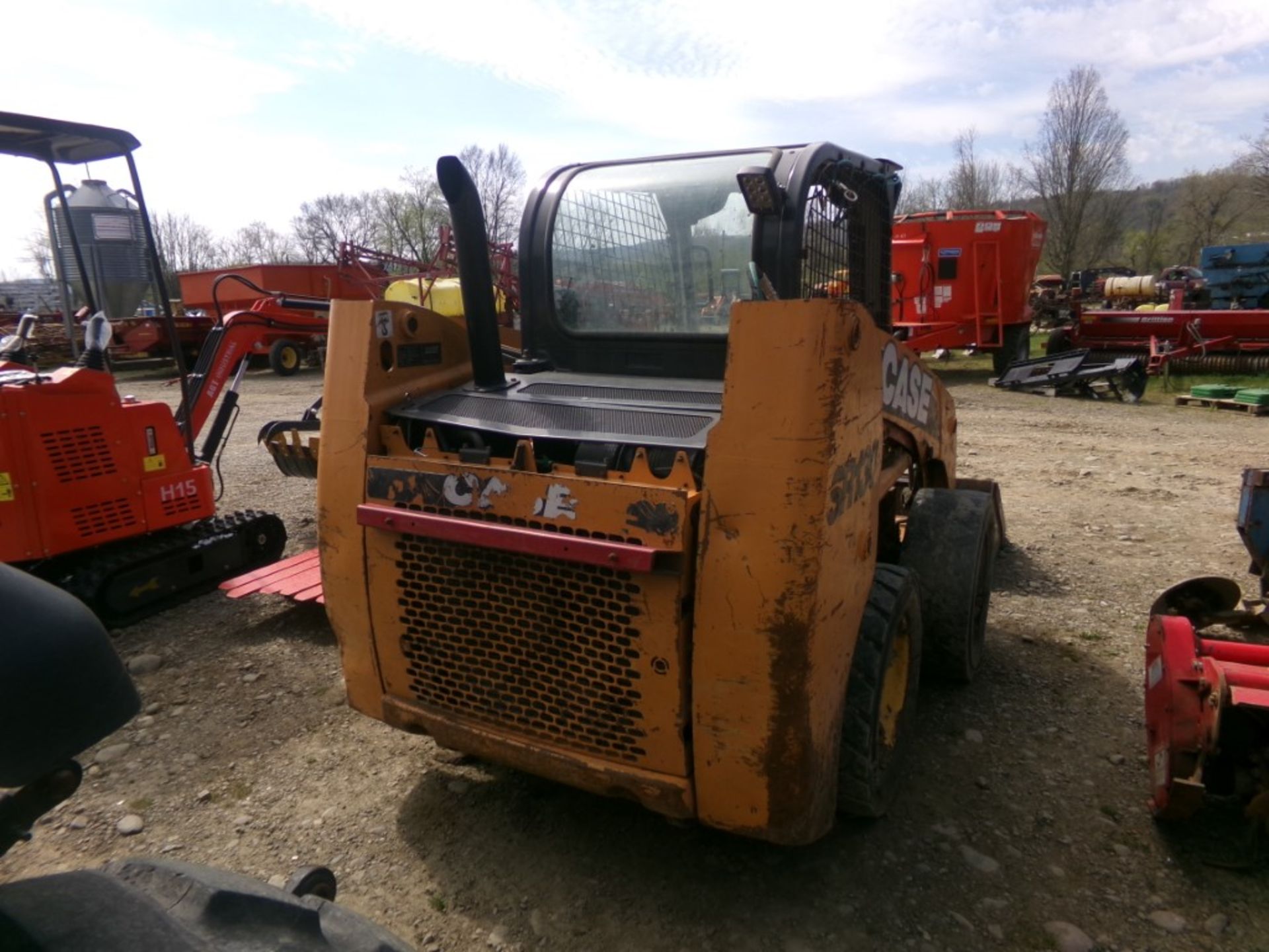 Case SR130 Skid Steer with Loaded Tires, NO BATTERY-NOT RUNNING-HAS HYDRAULIC ISSUES- NO HOUR - Image 3 of 3