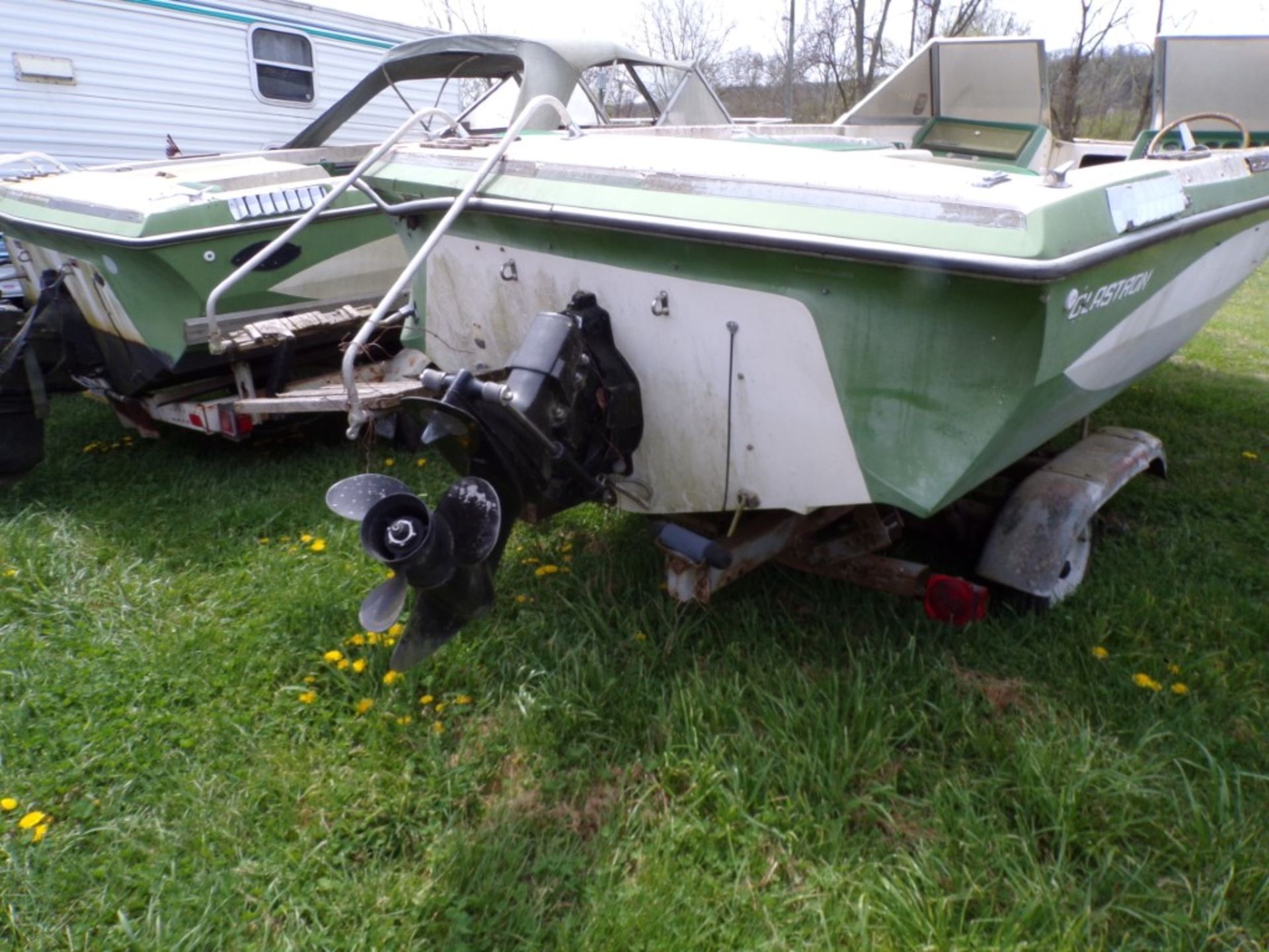 Glastron Closed Bow Fiberglass Boat on Tandem Axle Trailer, 302 Evinrude In Board V-8 (6024) - Image 3 of 4