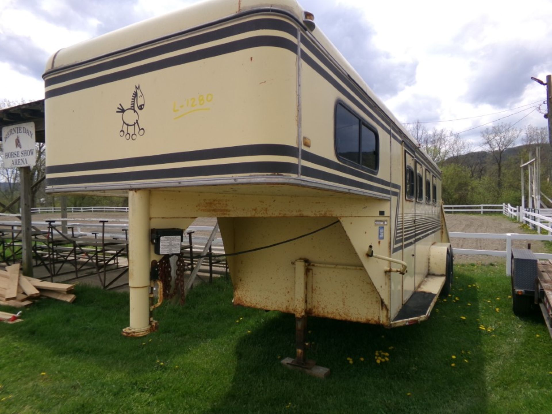1993 Bee Trailers 4-Place Stock Trailer, Tandem Axle, Tan, Vin# 1B920HGC6P1277240 - HAVE TITLE (