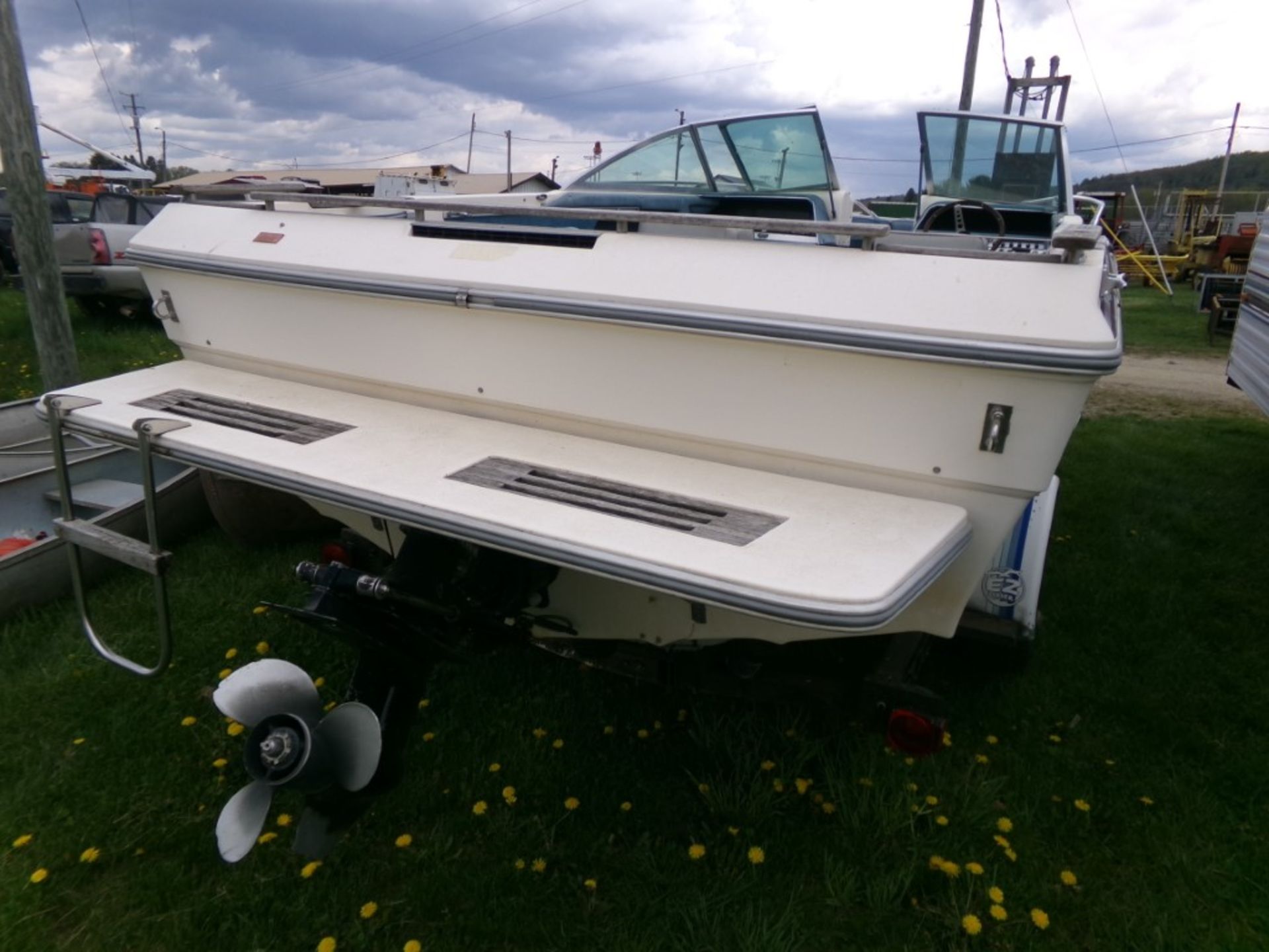 1982 Sea Ray Open Bow Fiberglass Boat, Vin #SER45T821281 on Single Axle Trailer with 470 - Image 2 of 3