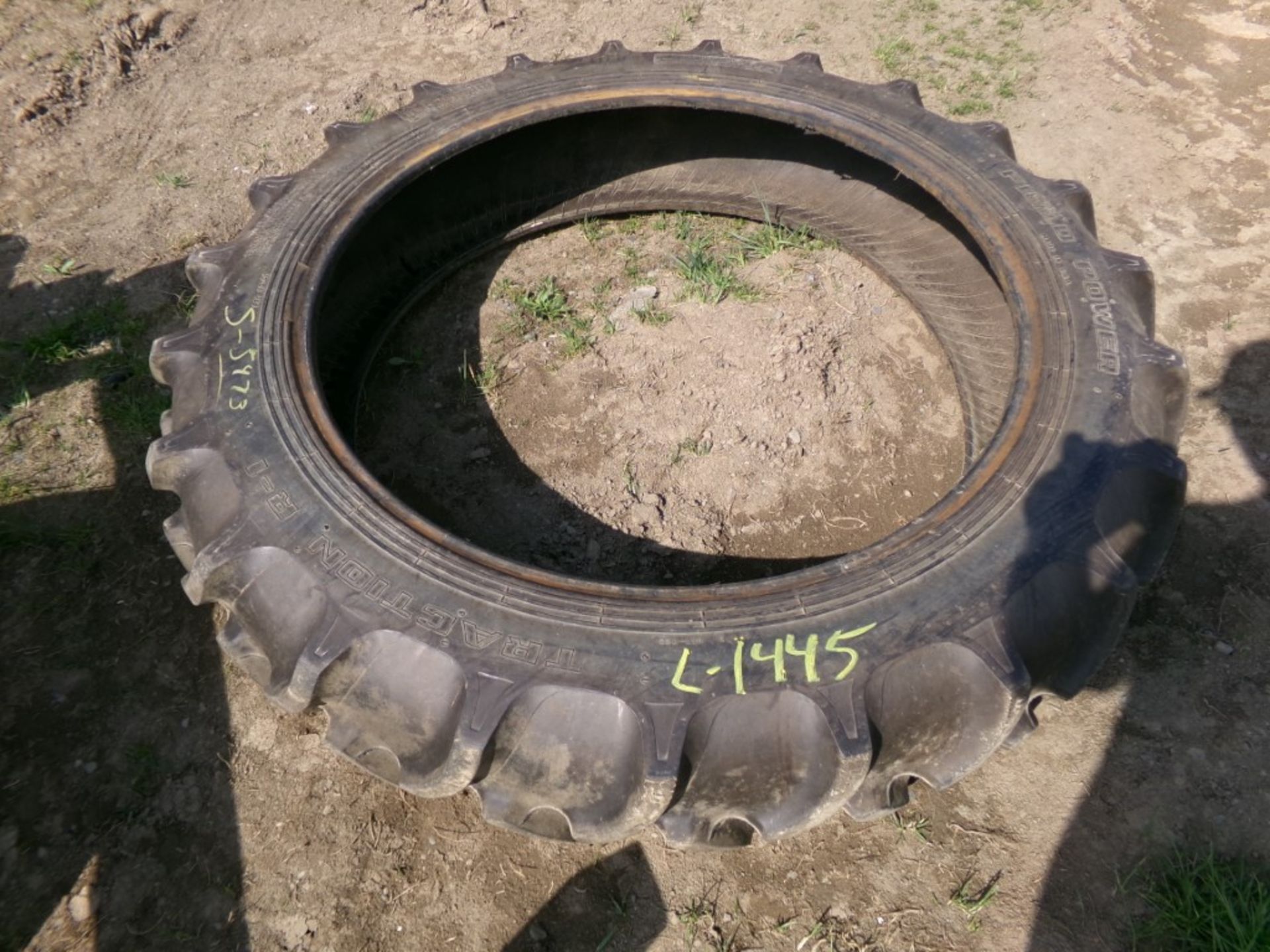 11.2-38 RI Tractor Tire, Like New (5473)