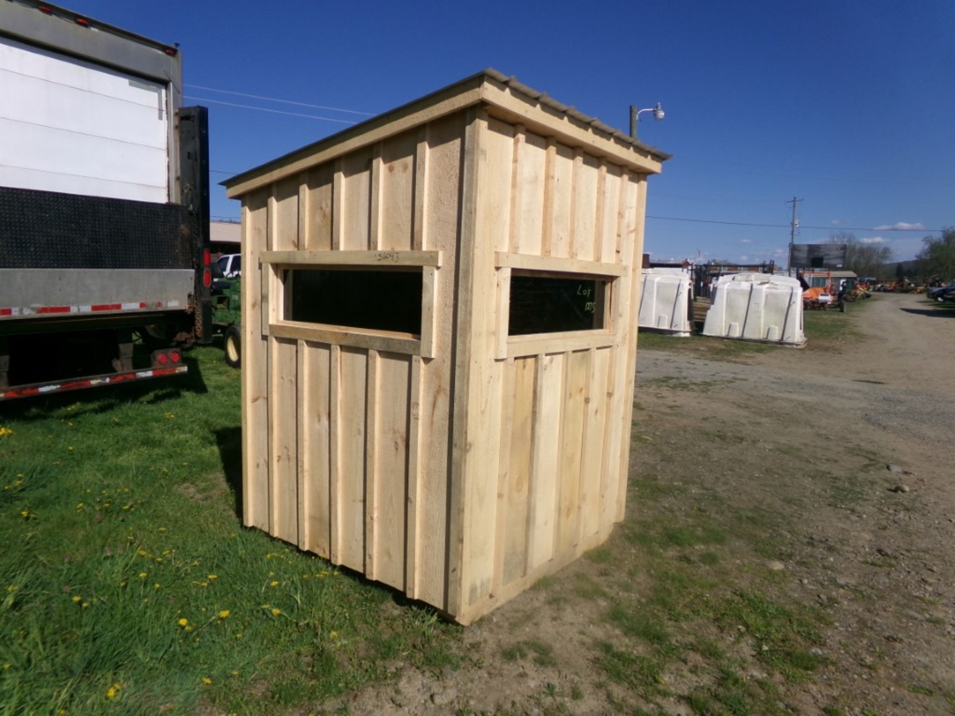 Amish Made 5' x 5' Hunting Blind (6043) - Image 2 of 3