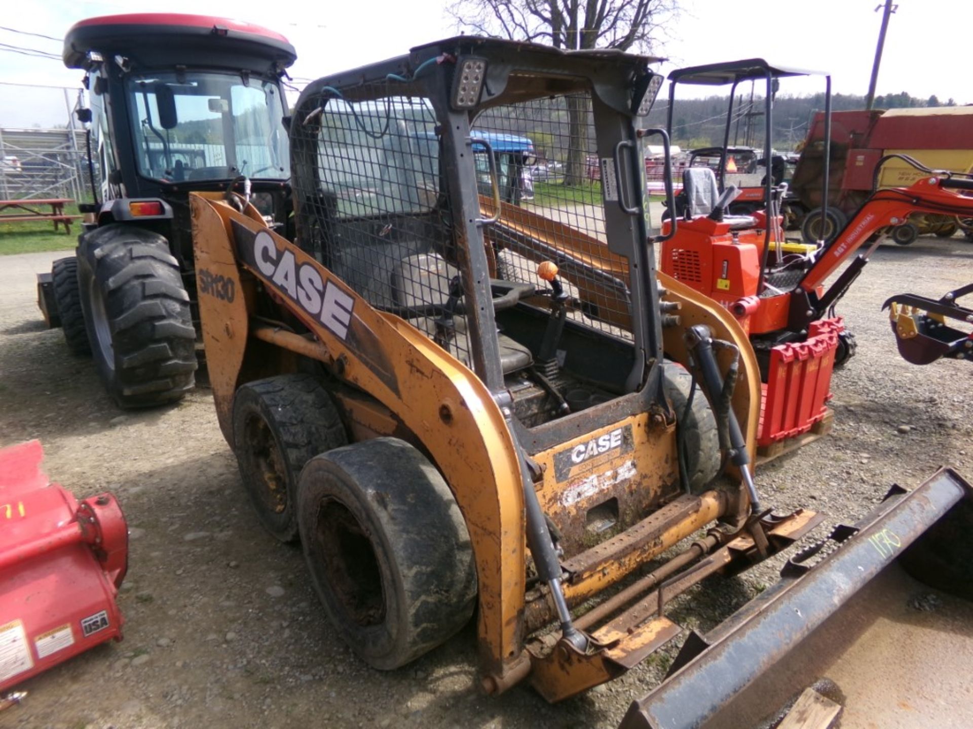 Case SR130 Skid Steer with Loaded Tires, NO BATTERY-NOT RUNNING-HAS HYDRAULIC ISSUES- NO HOUR - Image 2 of 3