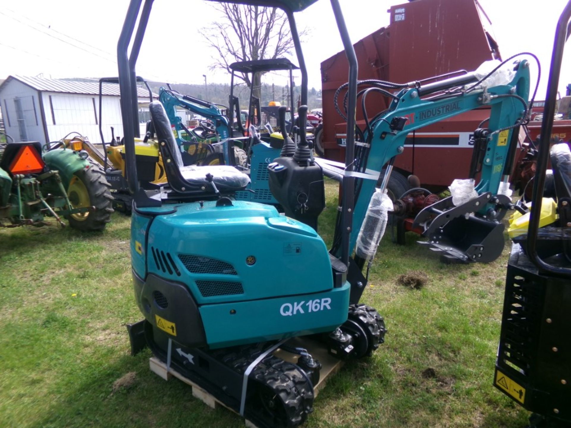 New AGT QK16R Mini-Excavator, Gas Engine, Dozer Blade, Thumb, Lime Green (4422) - Image 3 of 3