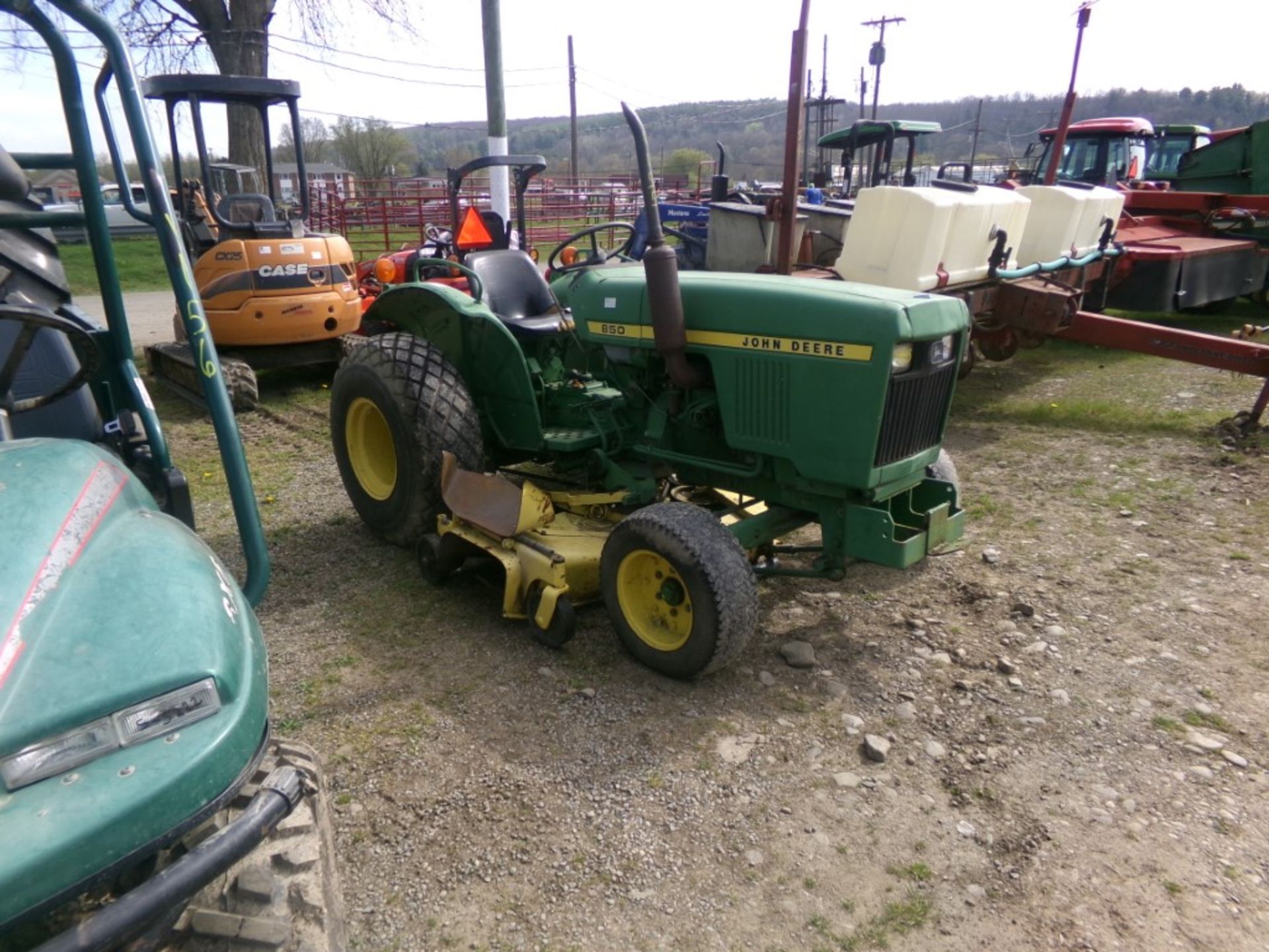 John Deere 850 2 WD Tractor with 72'' Belly Mower, 3970, MISSING 3 PT ARMS (5765) - Image 2 of 3