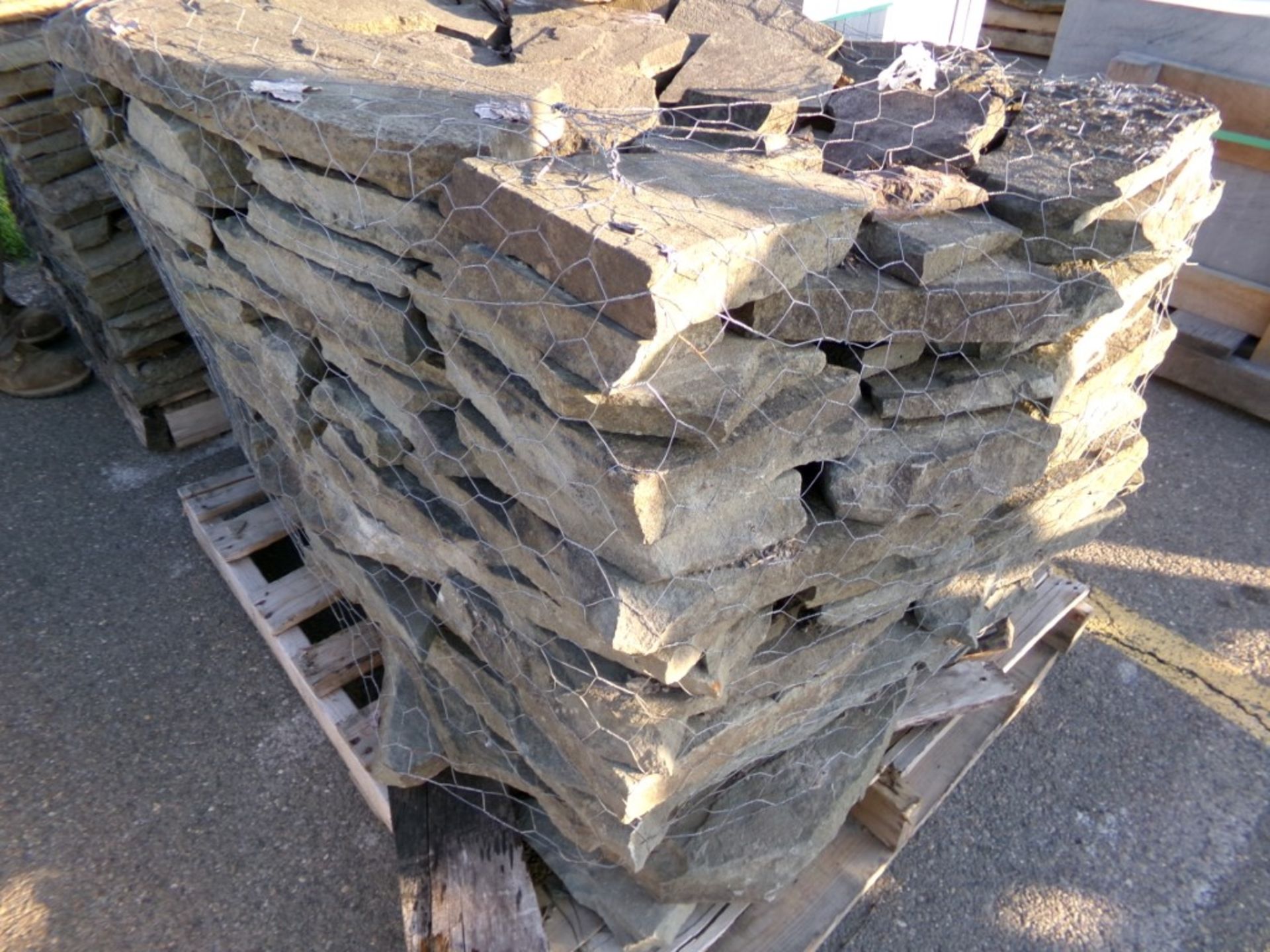 Pallet of Colonial Wall Stone (5388)