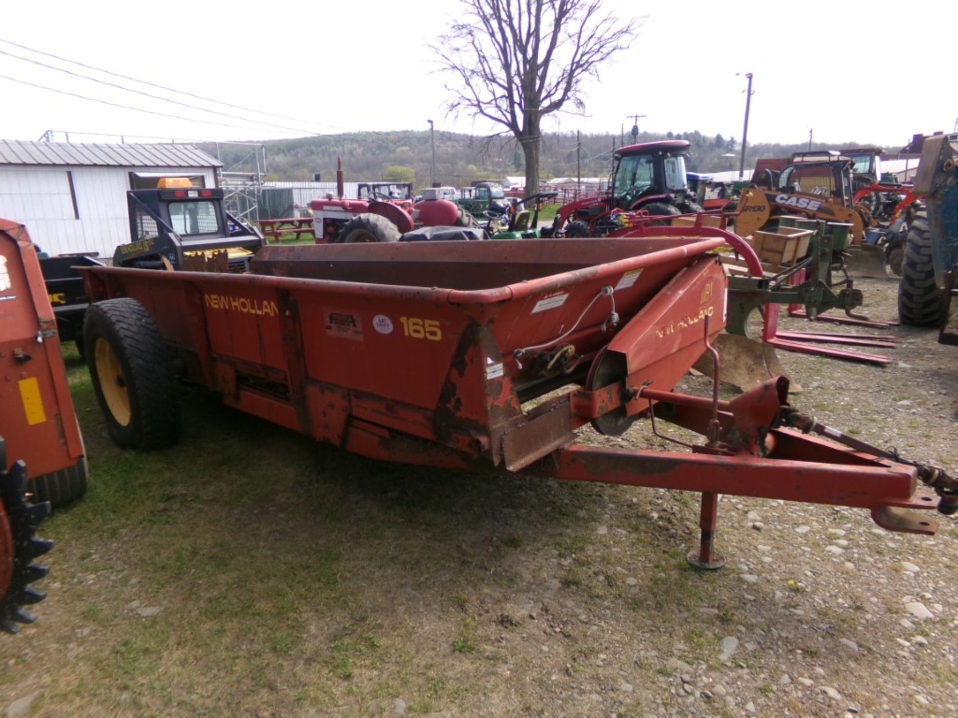 New Holland 165 Manure Spreader - Needs Chain Fixed (4391) - Image 2 of 3