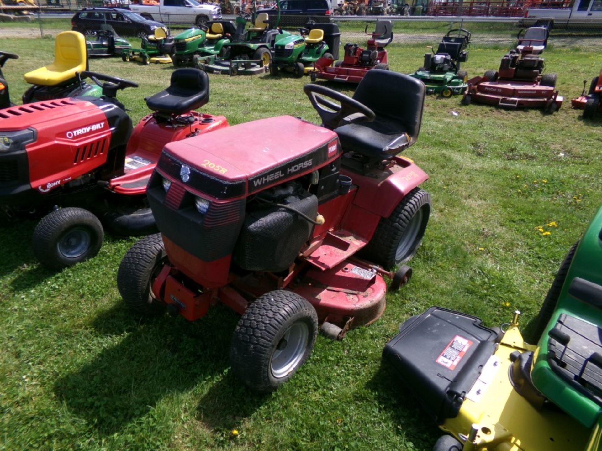 Wheel Horse/Toro Automatic with 42'' Deck, Hydraulic Lift, 1632 Hrs, Runs and Works (5017)