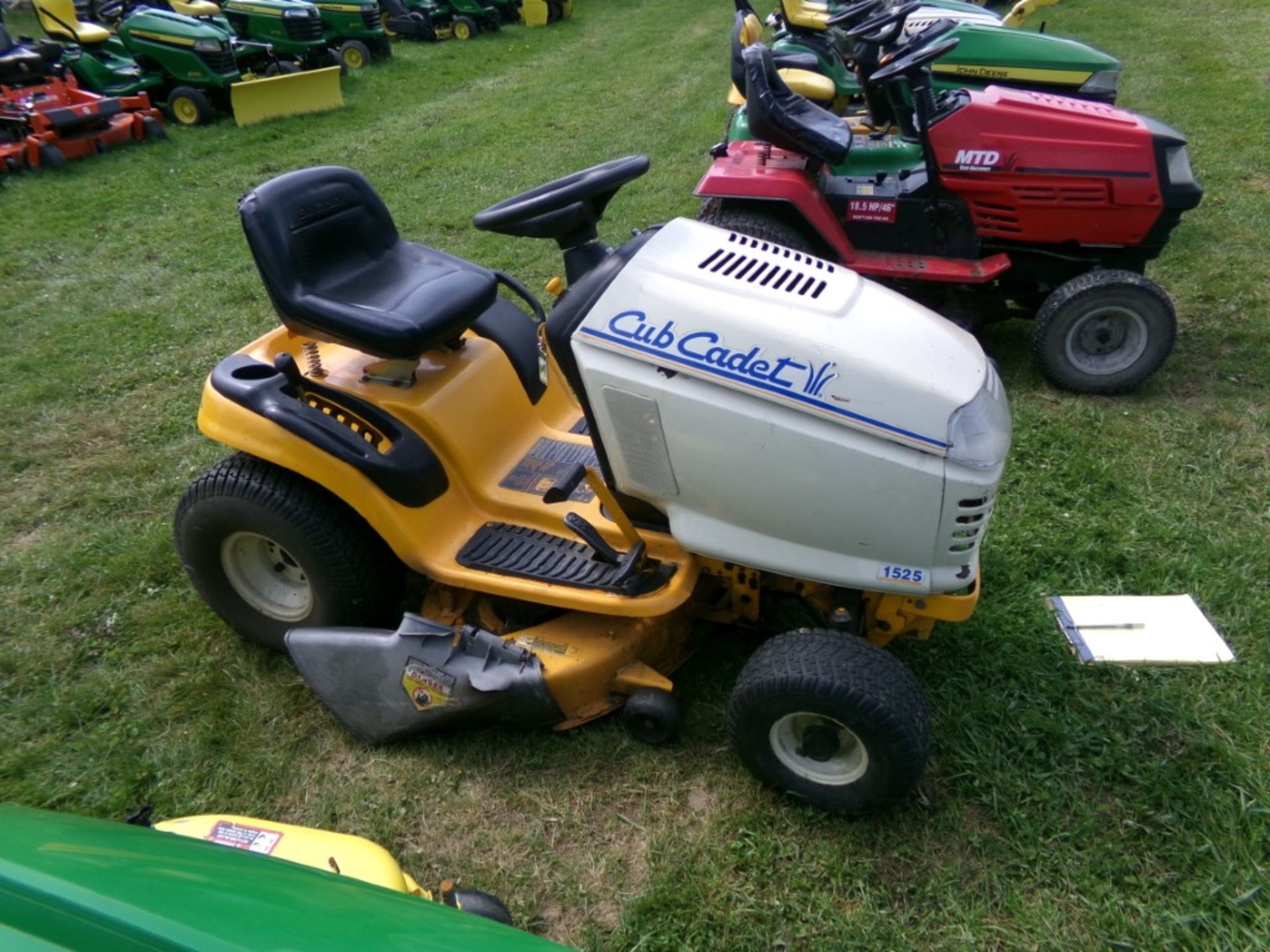Cub cadet 1525 with 42'' Deck and 15 HP Engine, 510 Hrs., Ser. # H10384 (5320) - Image 2 of 2