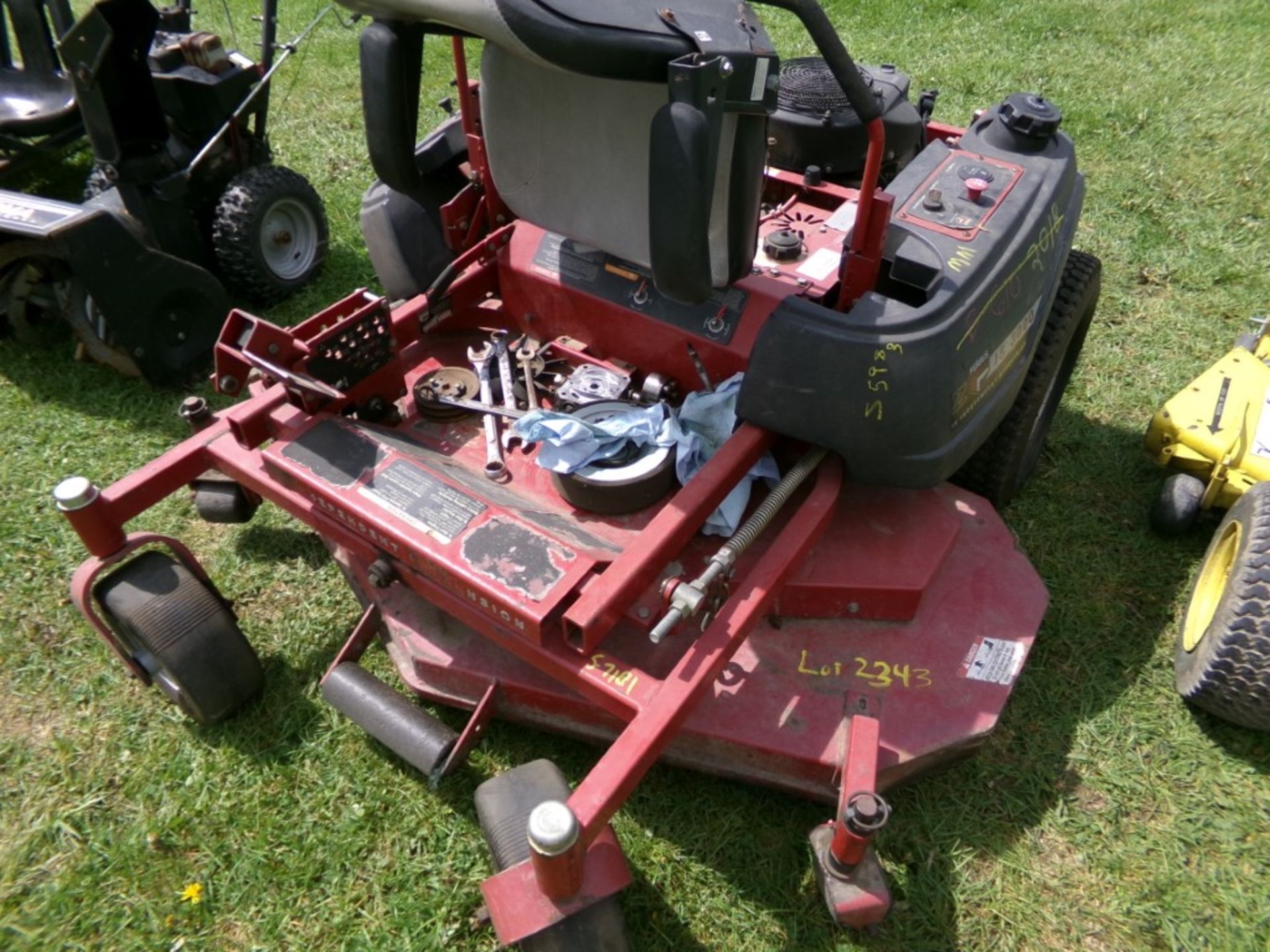 Ferris IS3000 Commercial Zero Turn Mower with 61'' Deck, Runs, 1 Drive Needs Work (5983)