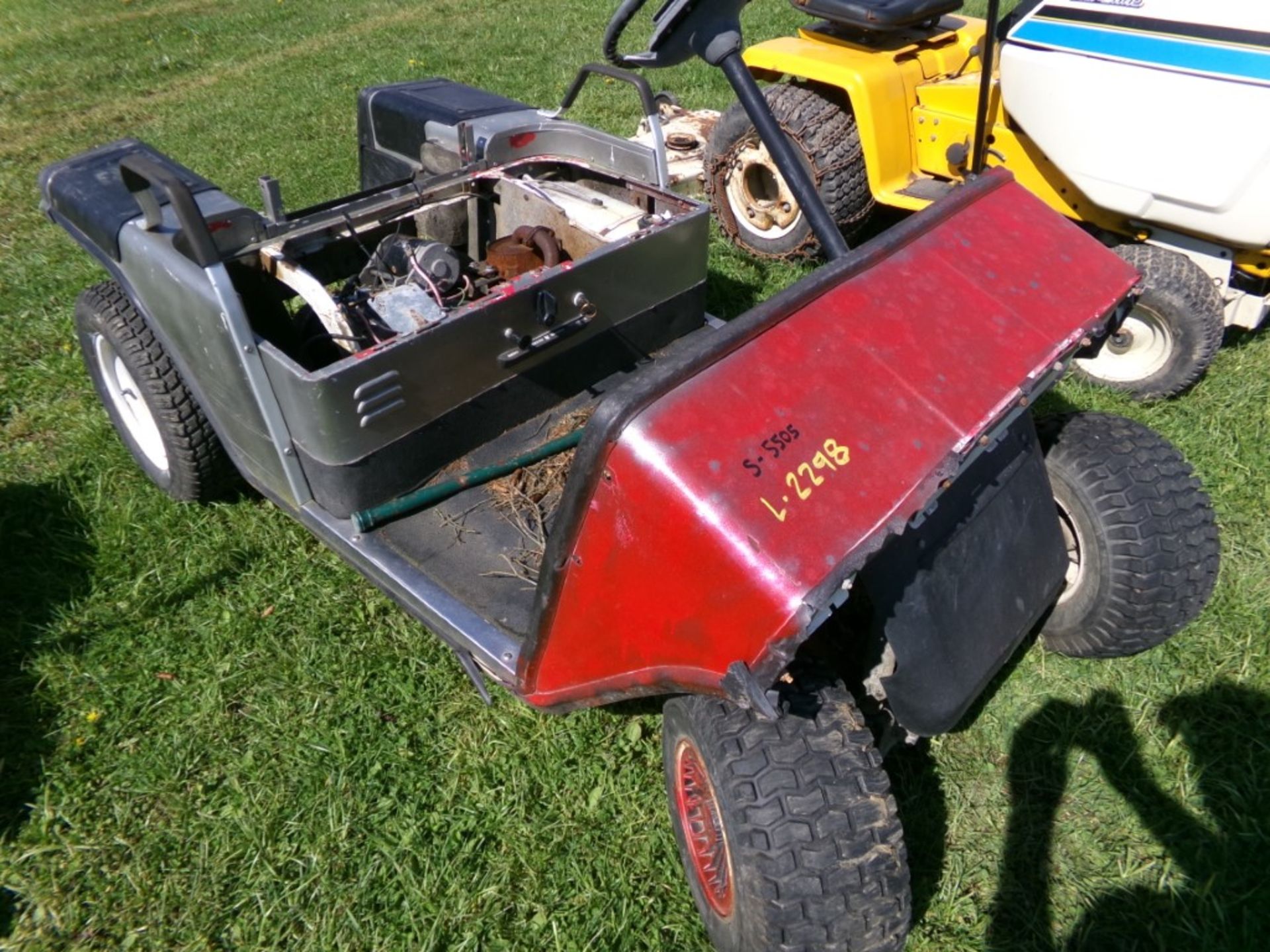 EZ-Go Gas Golf Cart - NEEDS WORK (5505)