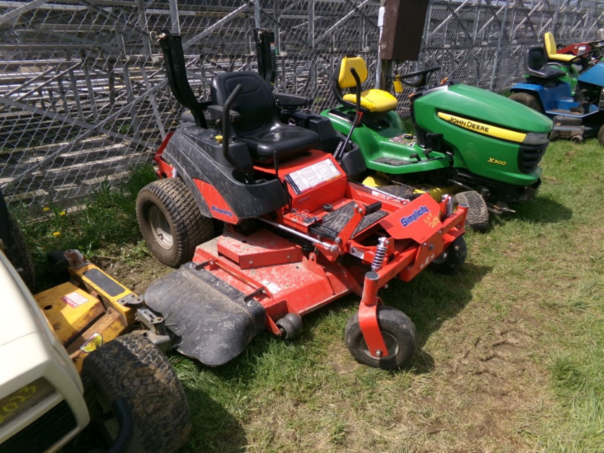 Simplicity Citation XT Commercial Zero Turn w/60'' Deck, 27 Hp. Commercial Briggs & Stratton Engine, - Image 2 of 2