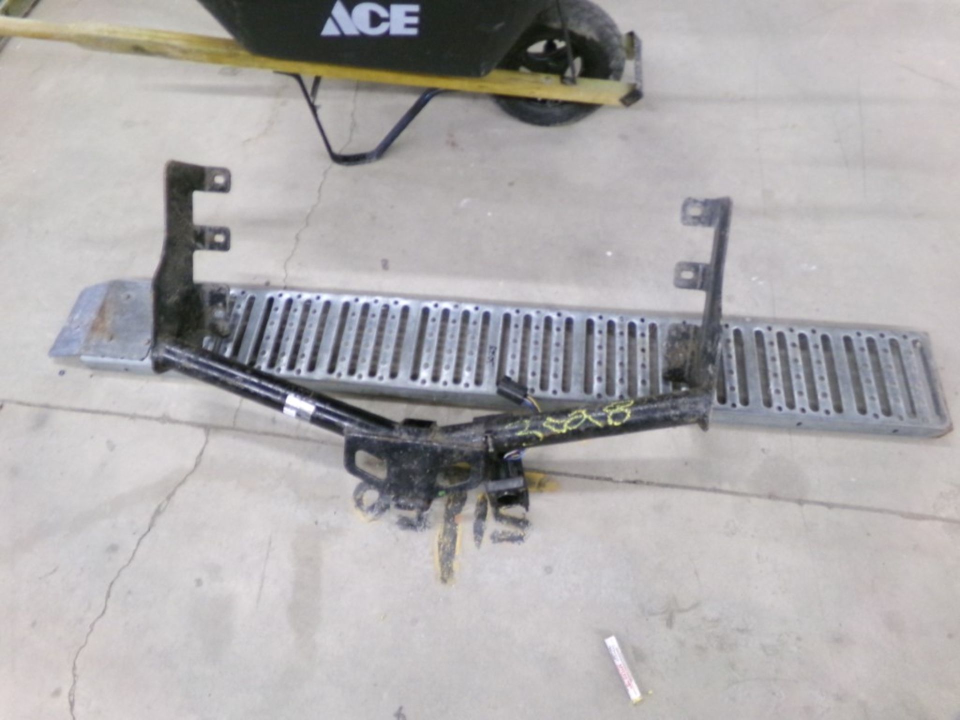 Chevy 1500 Trailer Hitch, Truck Ramp (3028)