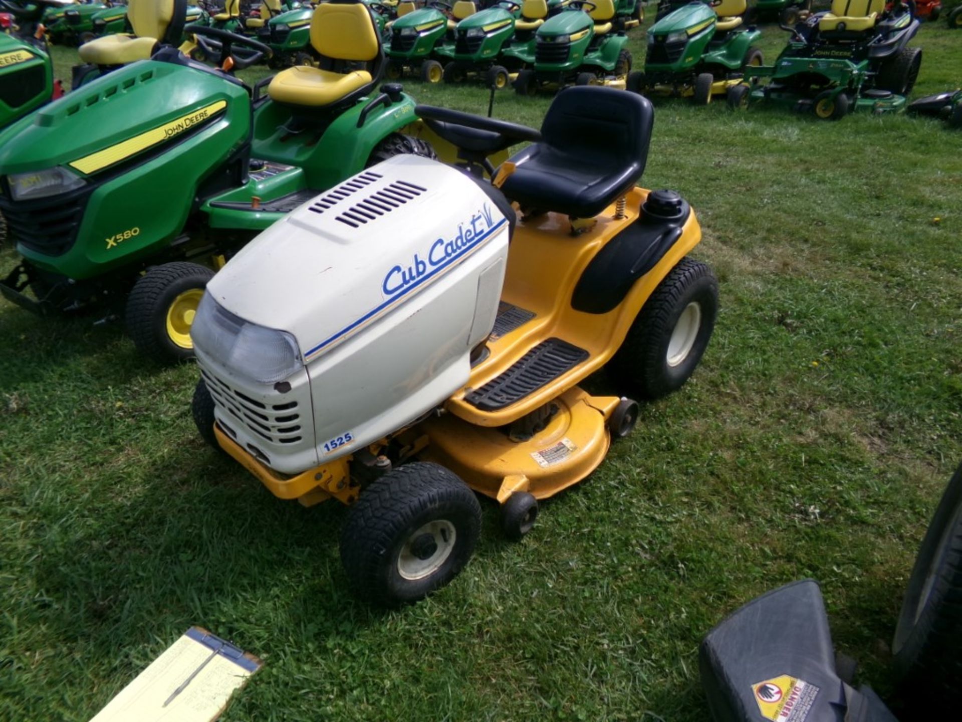 Cub cadet 1525 with 42'' Deck and 15 HP Engine, 510 Hrs., Ser. # H10384 (5320)