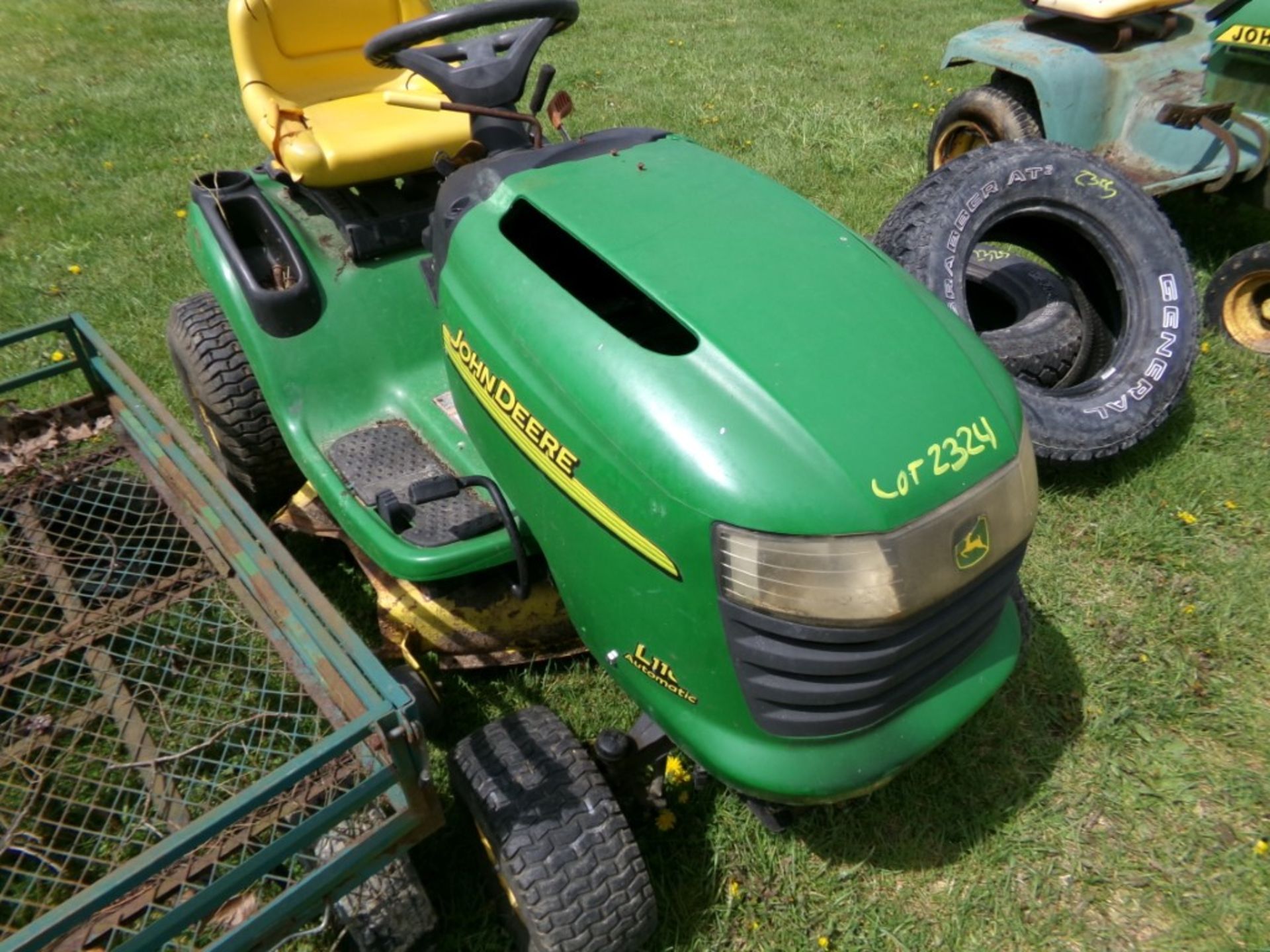 John Deere L110 w/ 42'' Deck, Automatic, Hydro (5608)