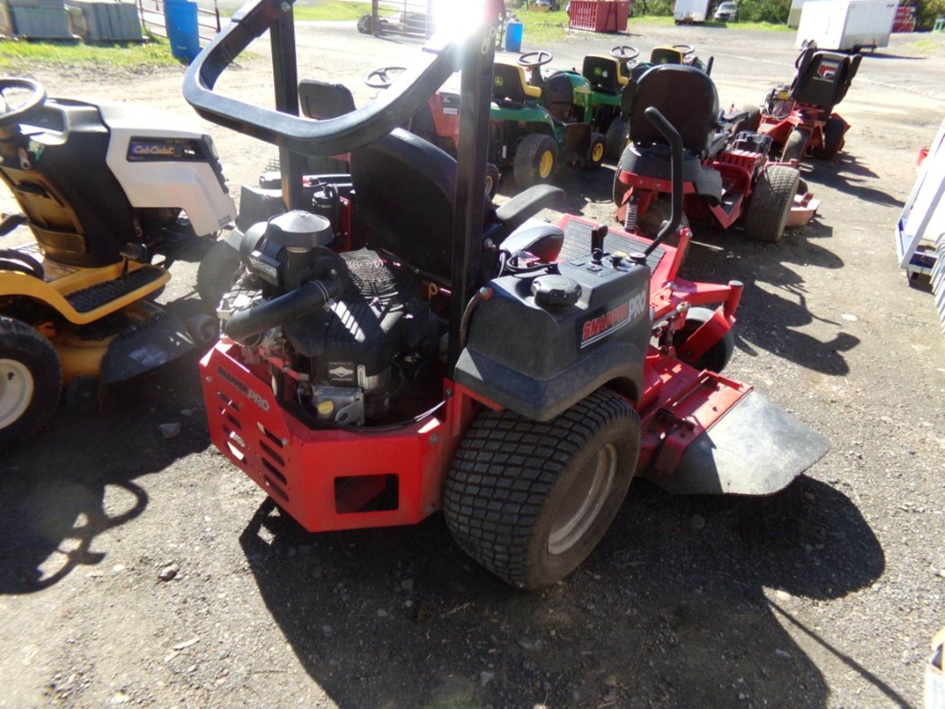 Snapper Pro S200XT Commercial Zero Turn Mower with 60'' Deck, 32HP Vanguard V-Twin, 895 Hrs., ROPS - Image 2 of 2