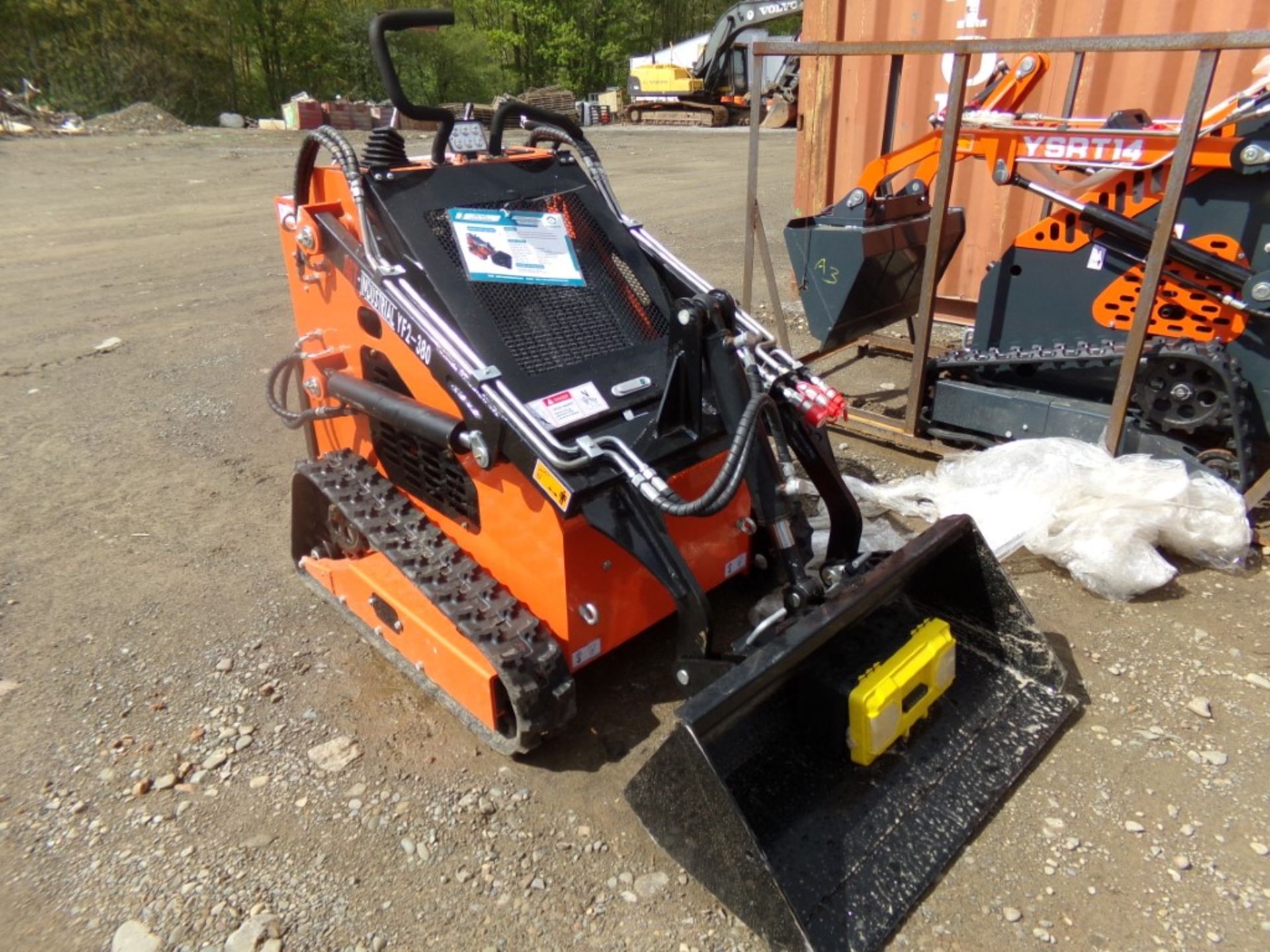New Orange AGT Industrial YF2-380 Gas Mini Skid Loader with 40'' Bucket, CONTROLS DAMAGED IN - Image 2 of 3