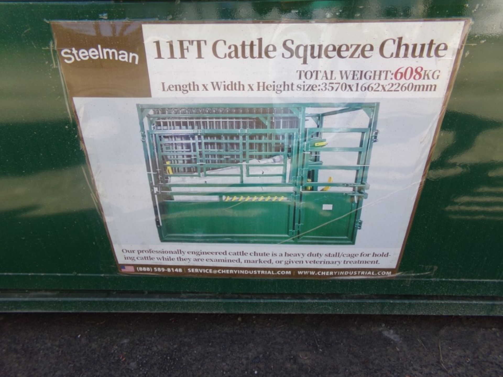 New Steelman 11' Cattle Squeese Chute, Green - Image 3 of 3